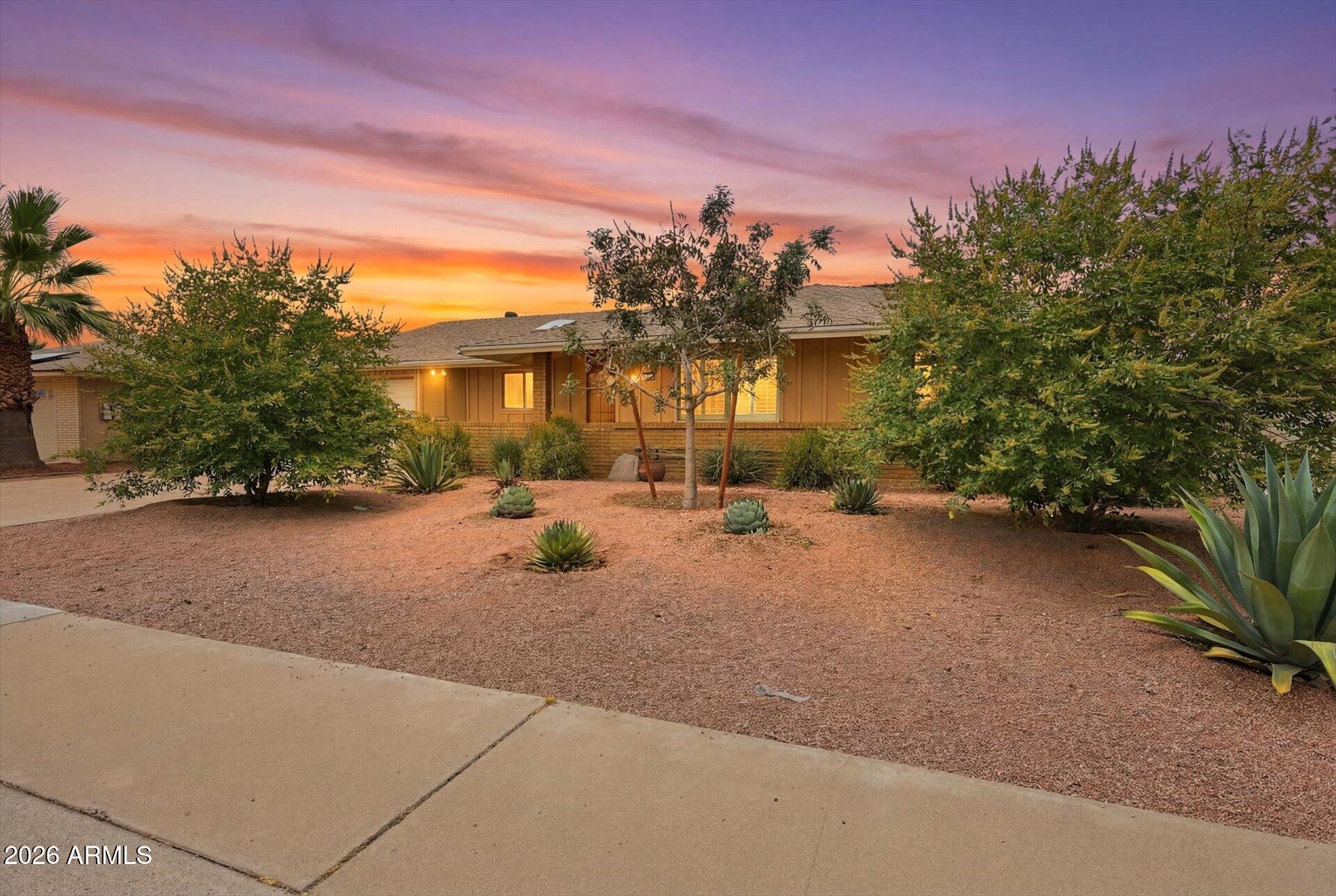 11016 W MEADE Drive