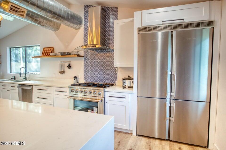 858 E White Mountain Boulevard