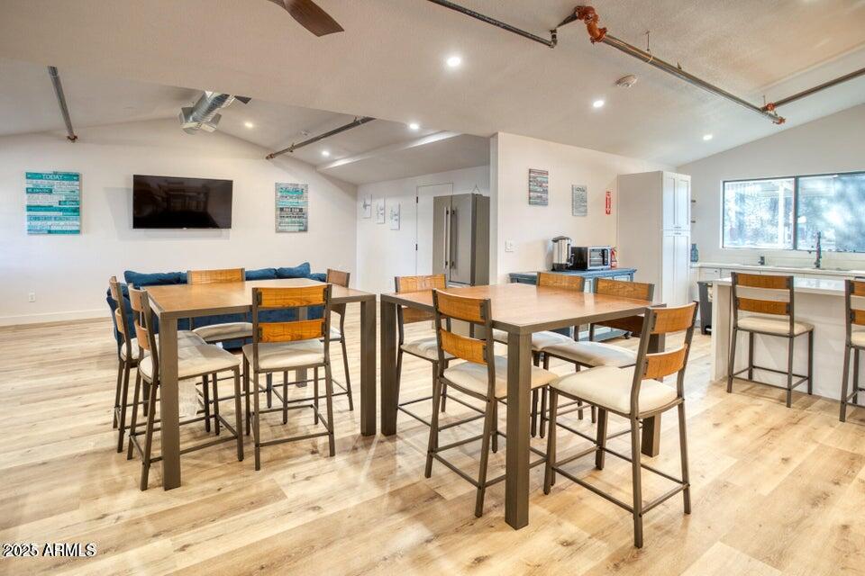 858 E White Mountain Boulevard