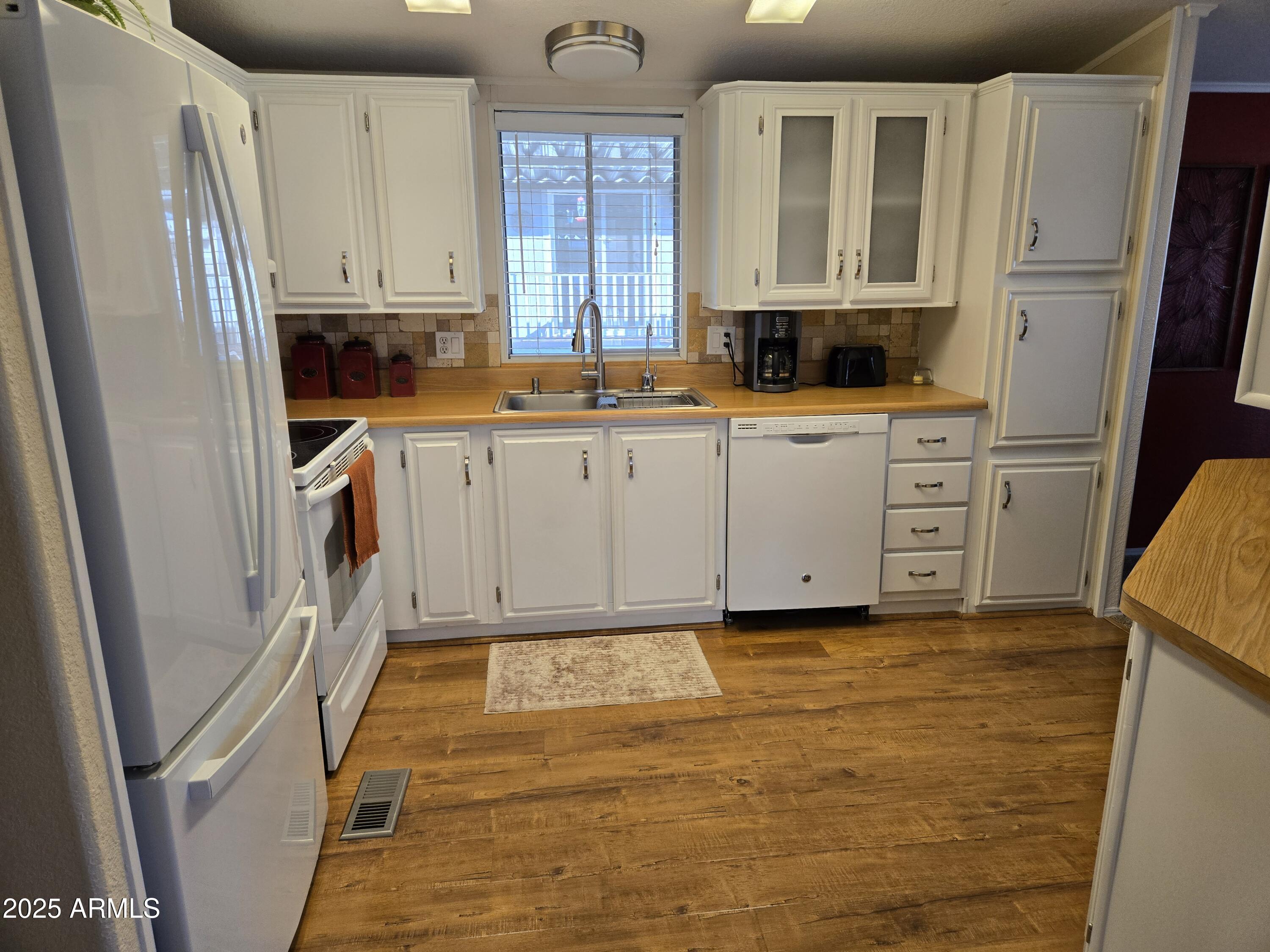 301 S SIGNAL BUTTE Road 826