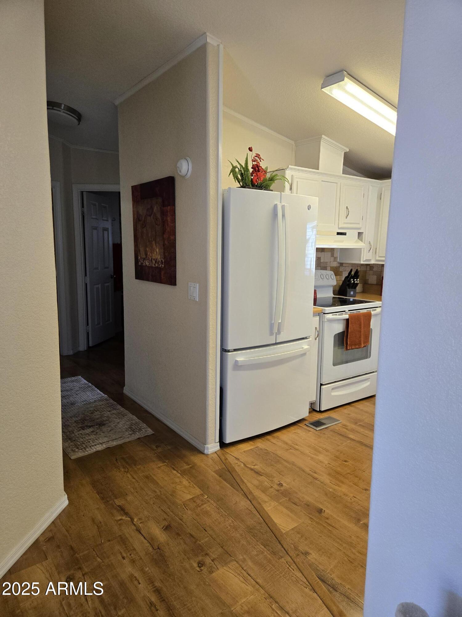 301 S SIGNAL BUTTE Road 826