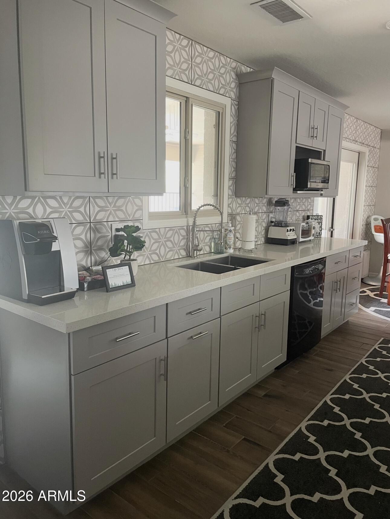 1053 E ALAMEDA Drive