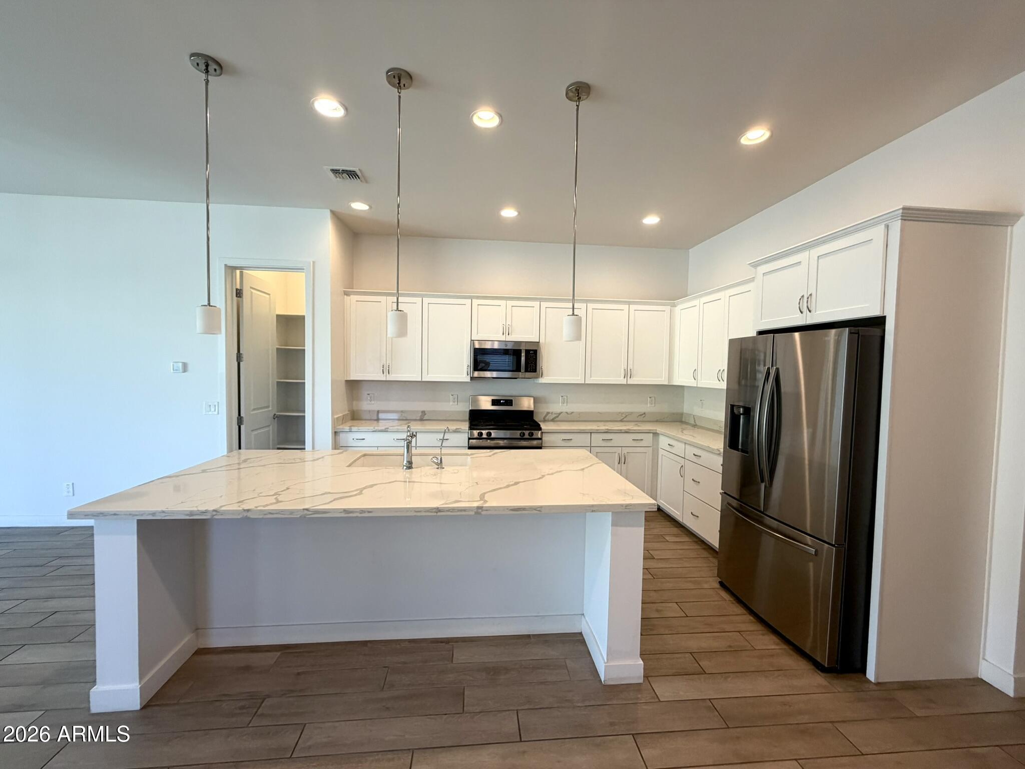 835 E HOPI Trail