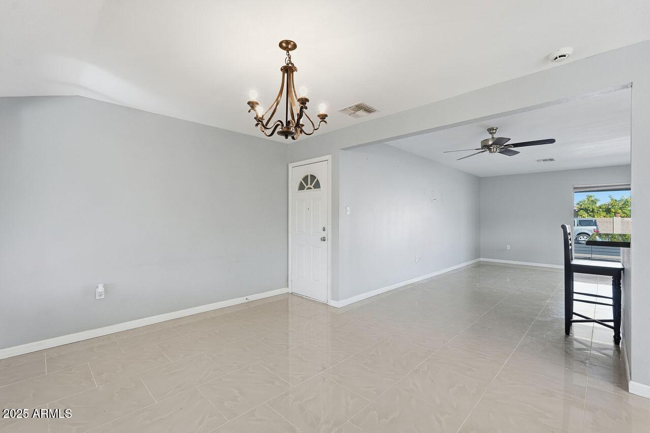 9307 W ARROWHEAD Drive