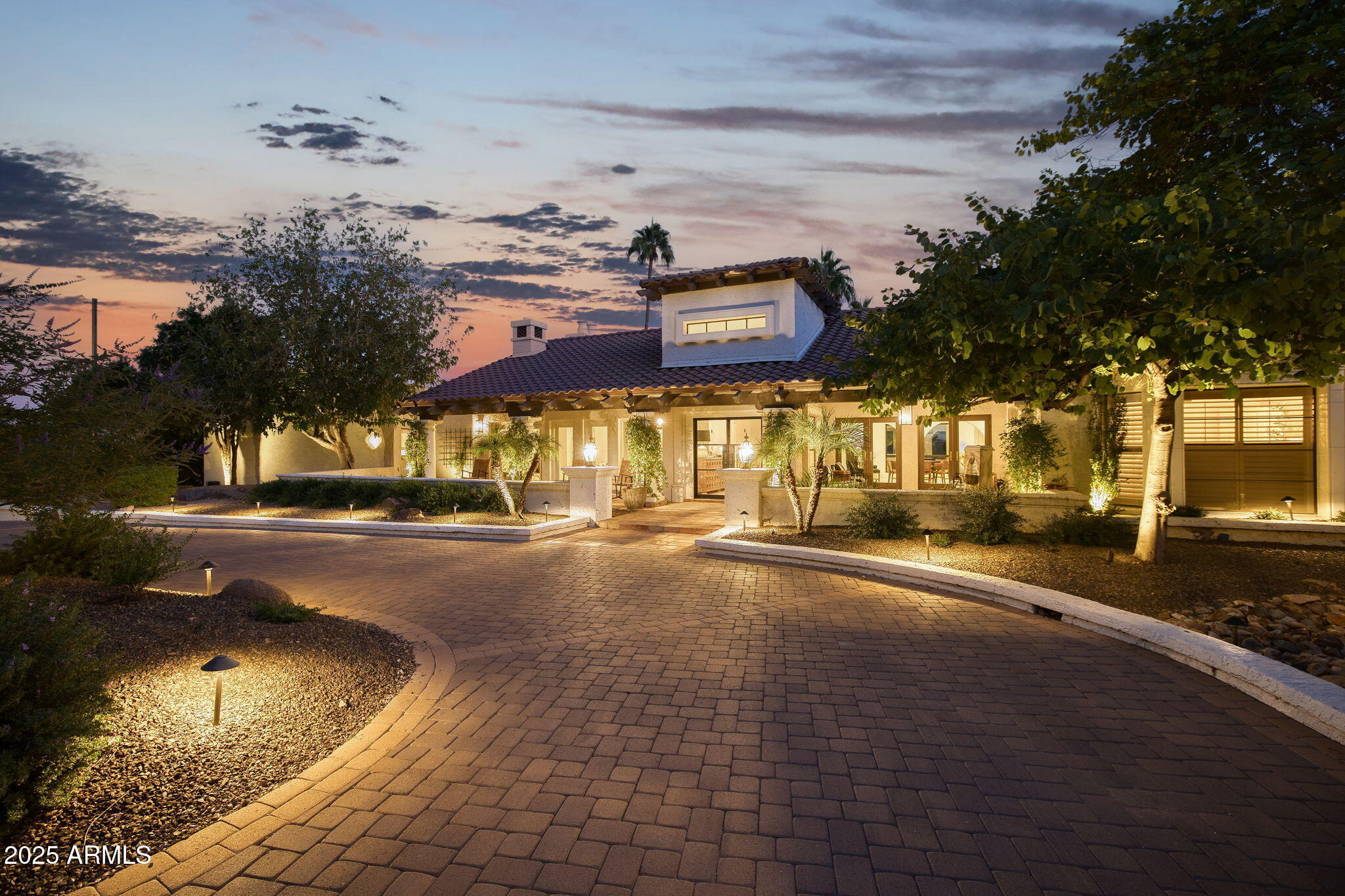 4801 E MOONLIGHT Way