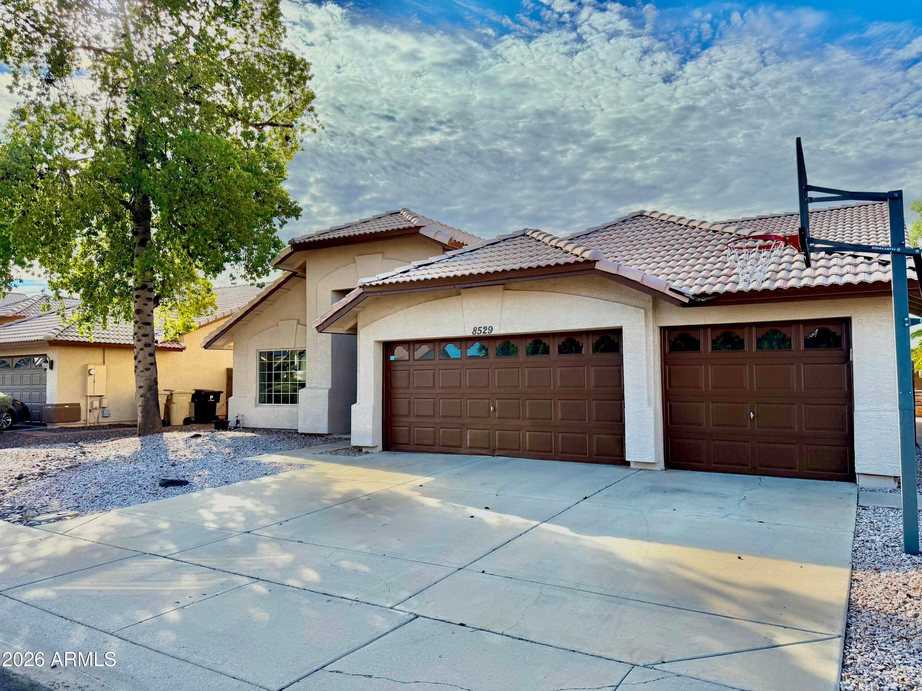 8529 W WILLOW Avenue