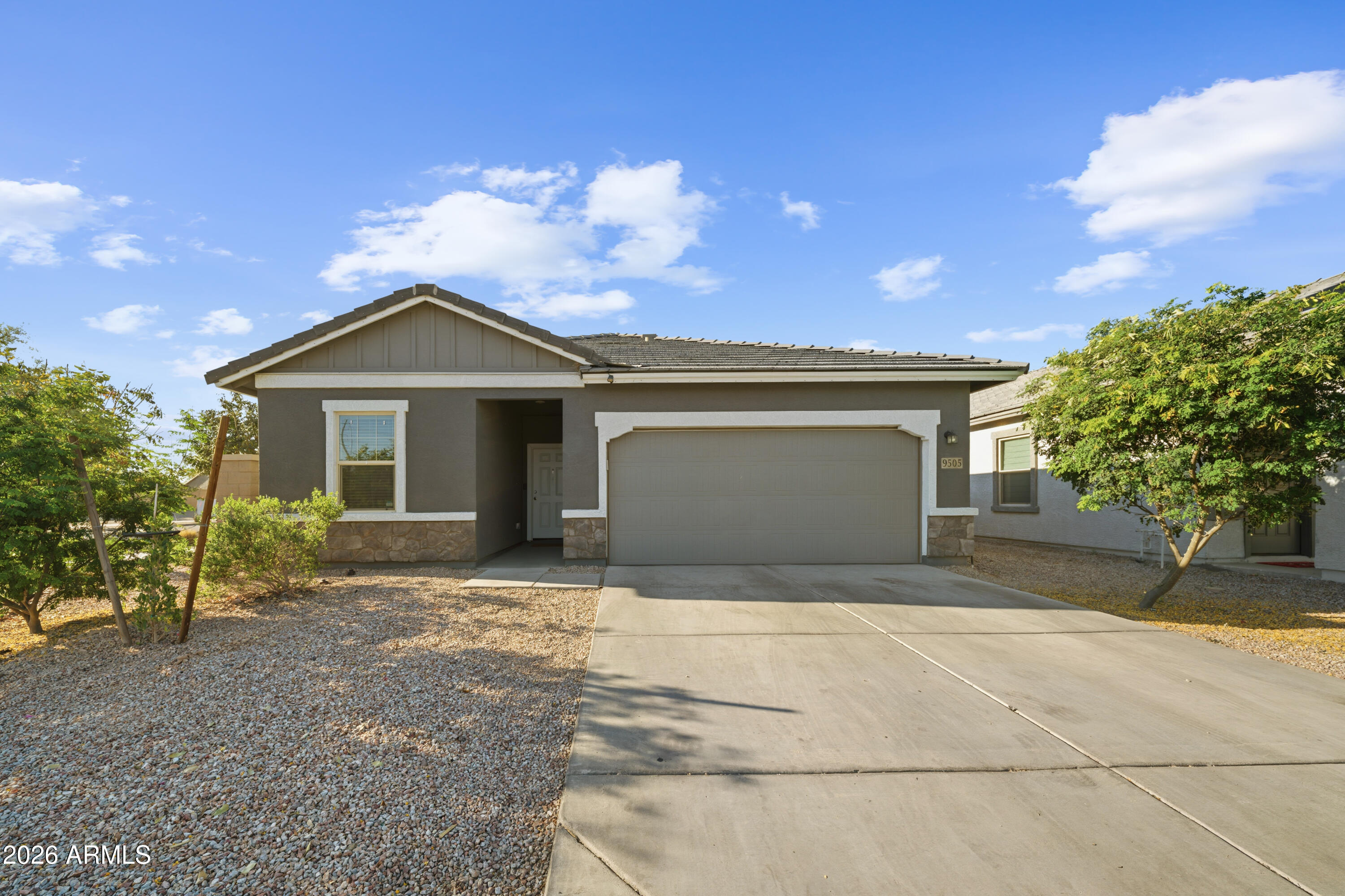 9505 W ILLINI Street