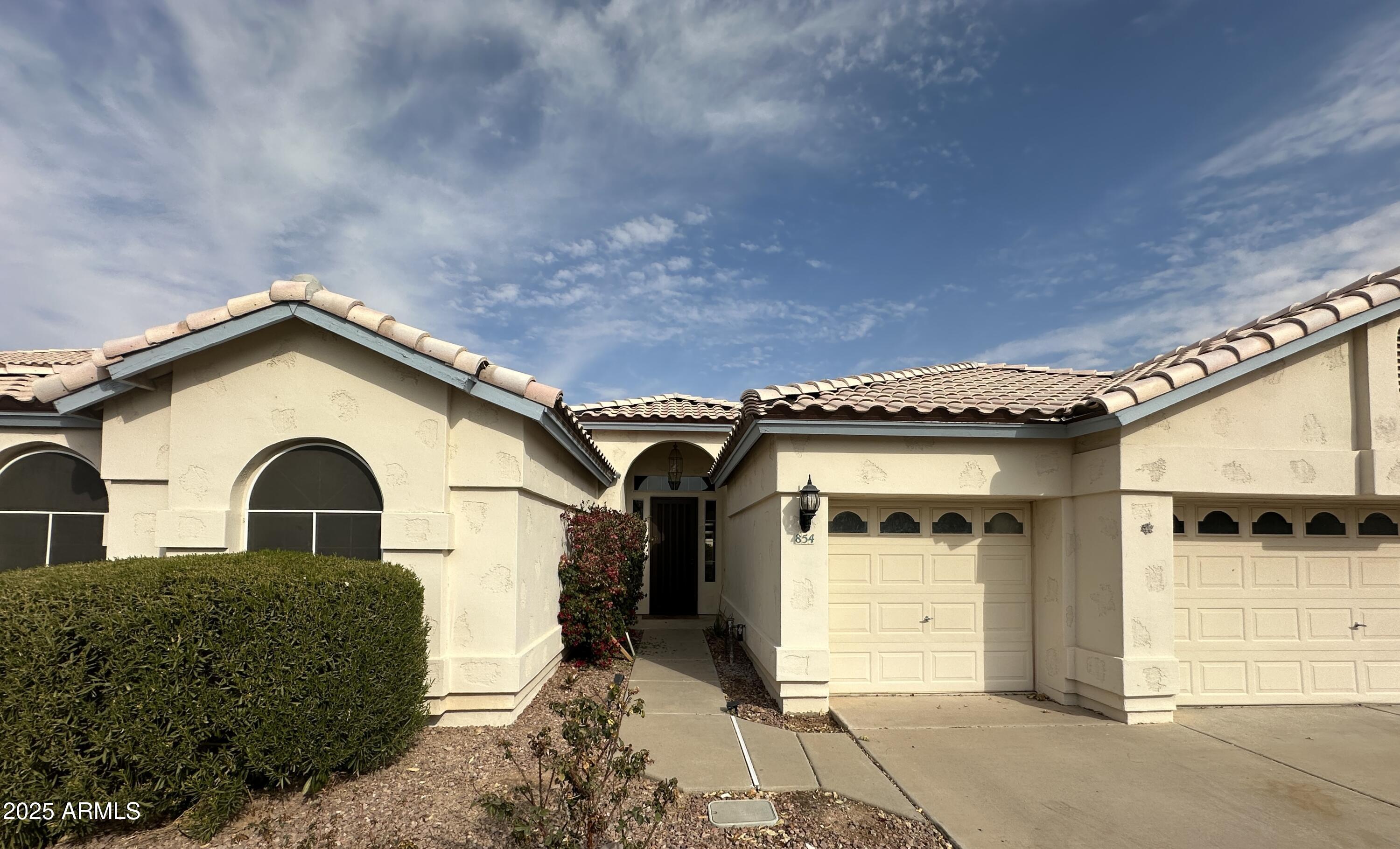 854 W MESQUITE Street