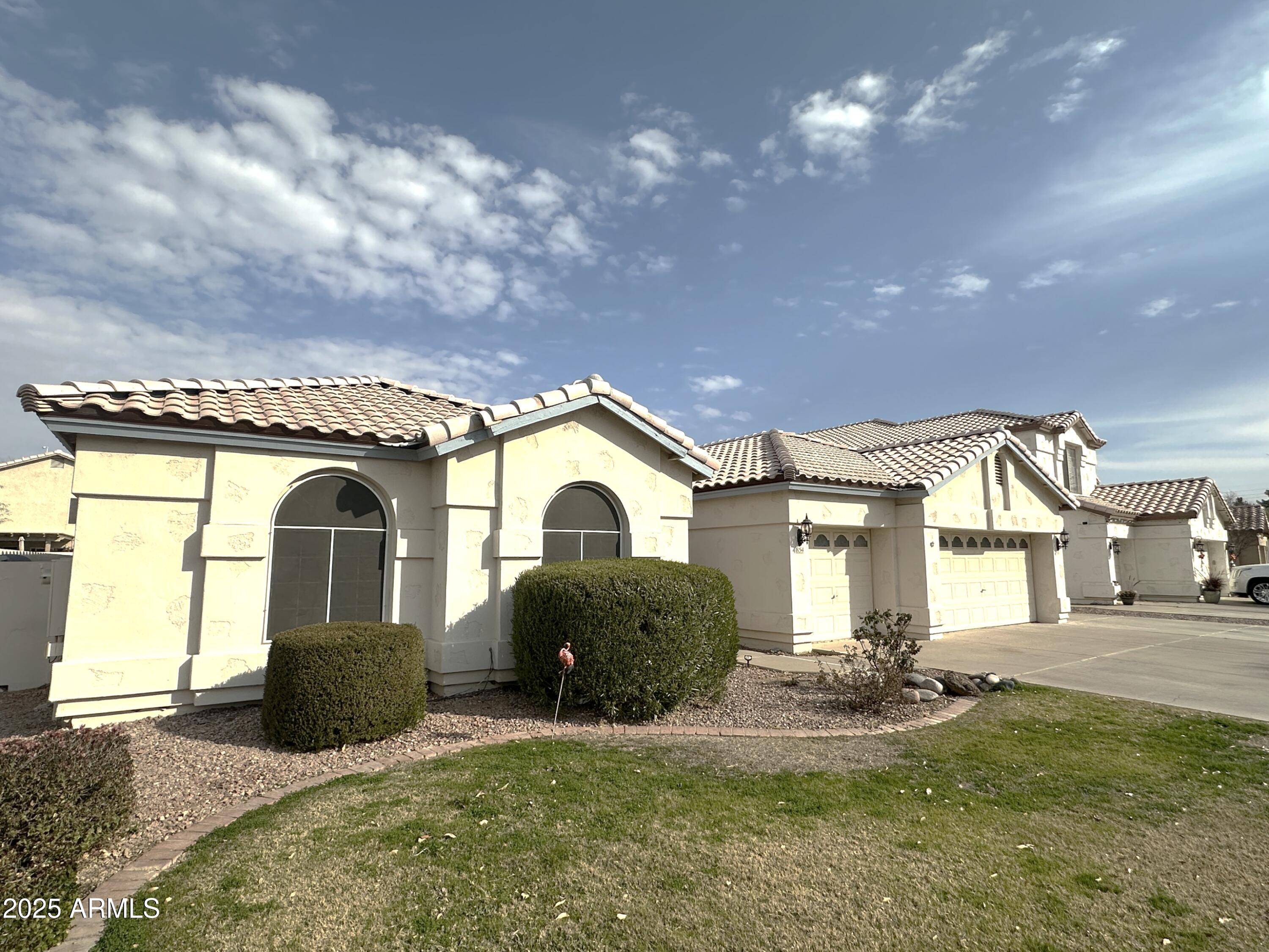 854 W MESQUITE Street