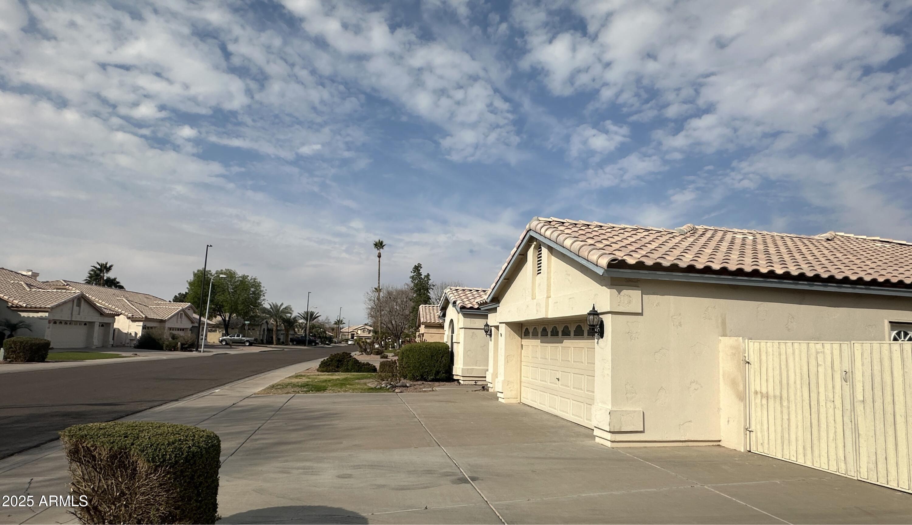 854 W MESQUITE Street