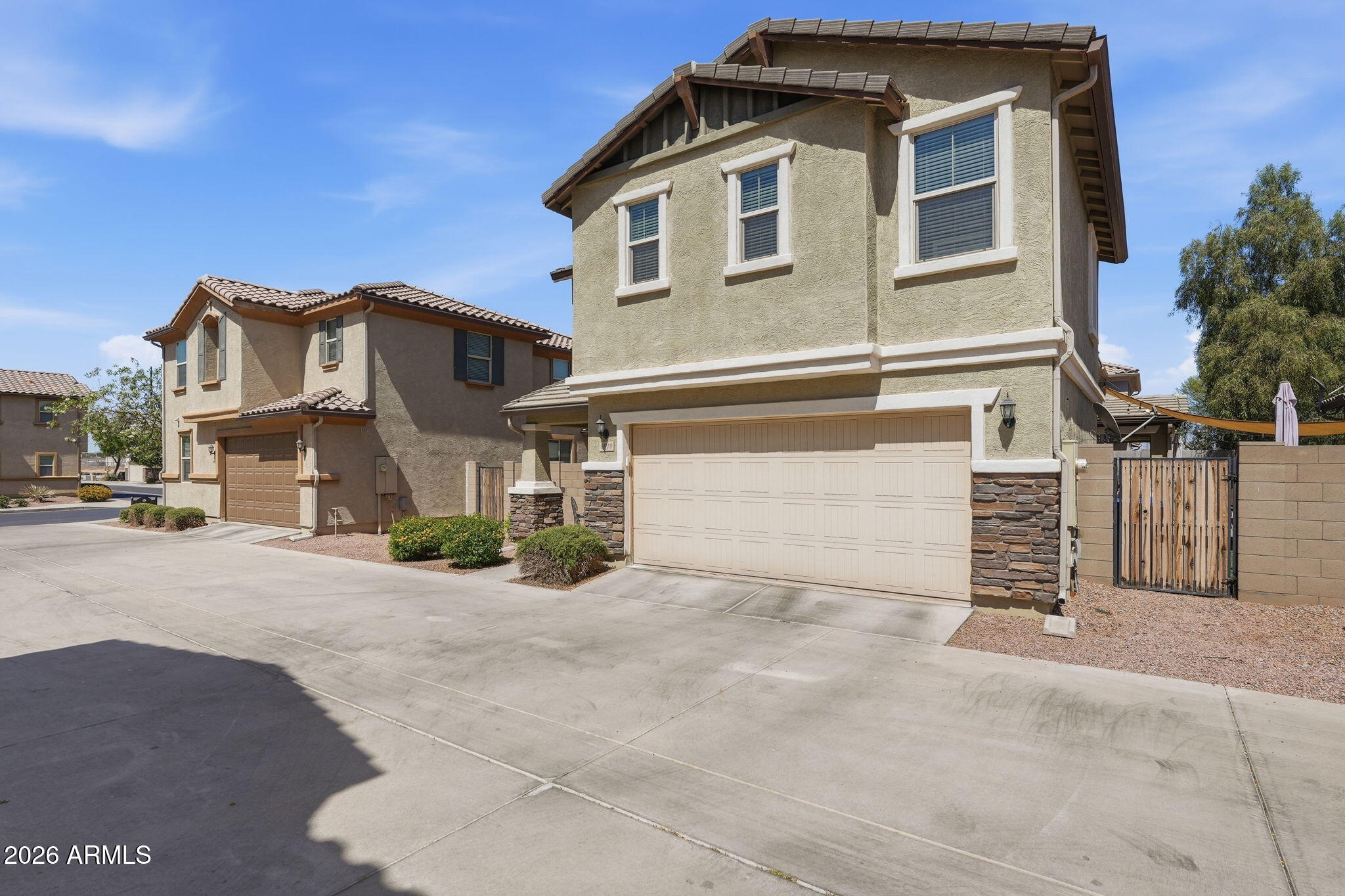 DAHLIA POINTE - Residential