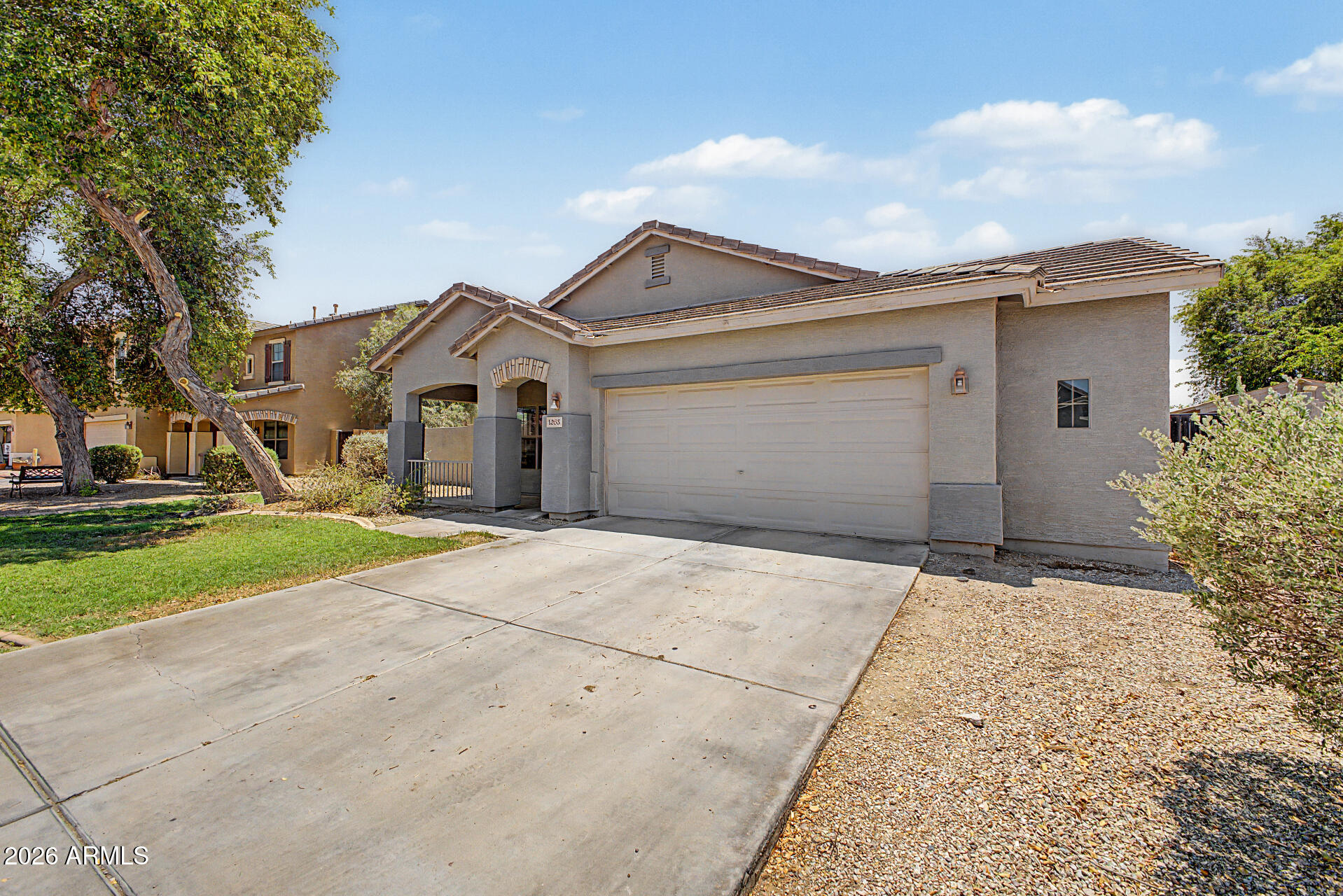 1253 E HEATHER Drive