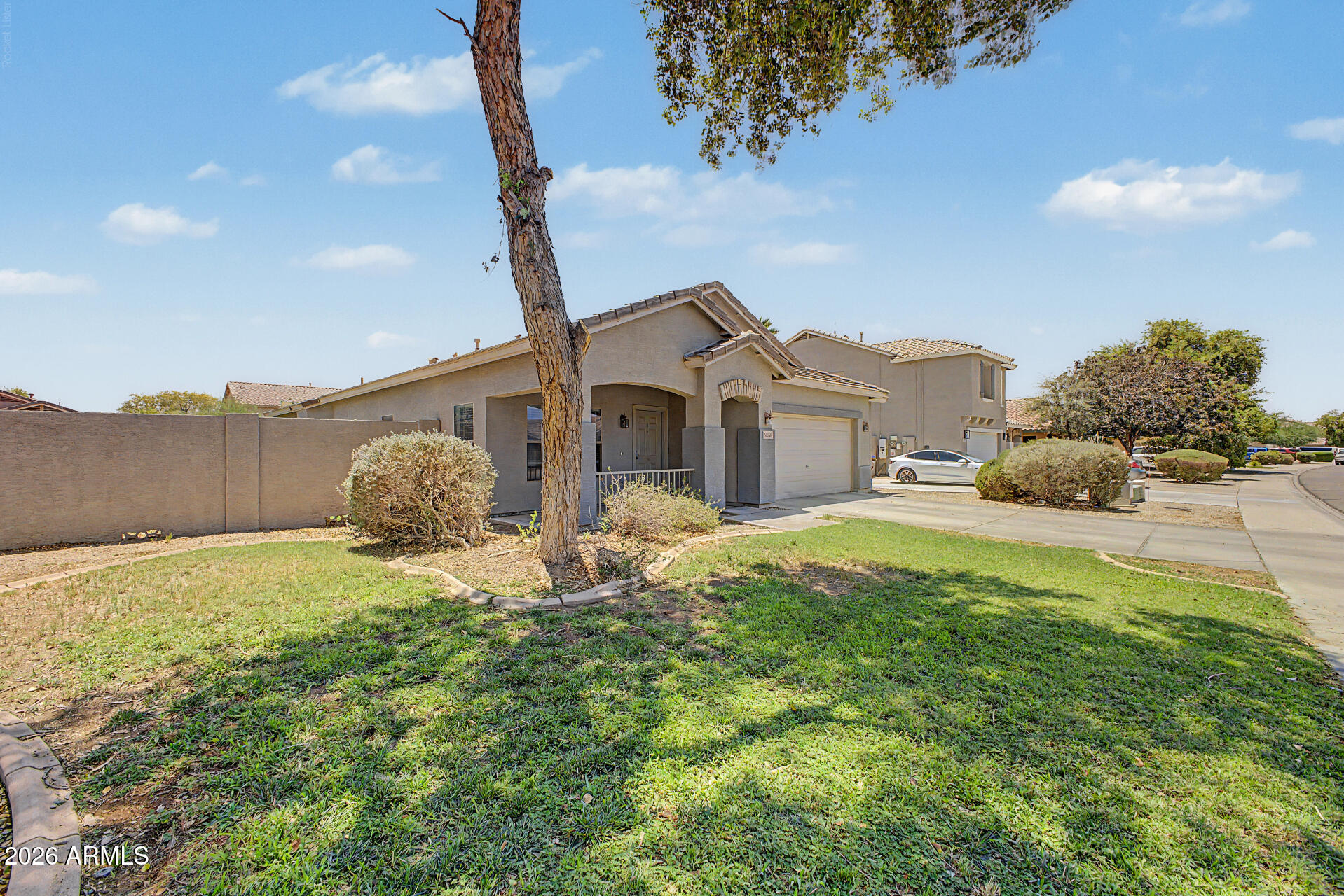 1253 E HEATHER Drive