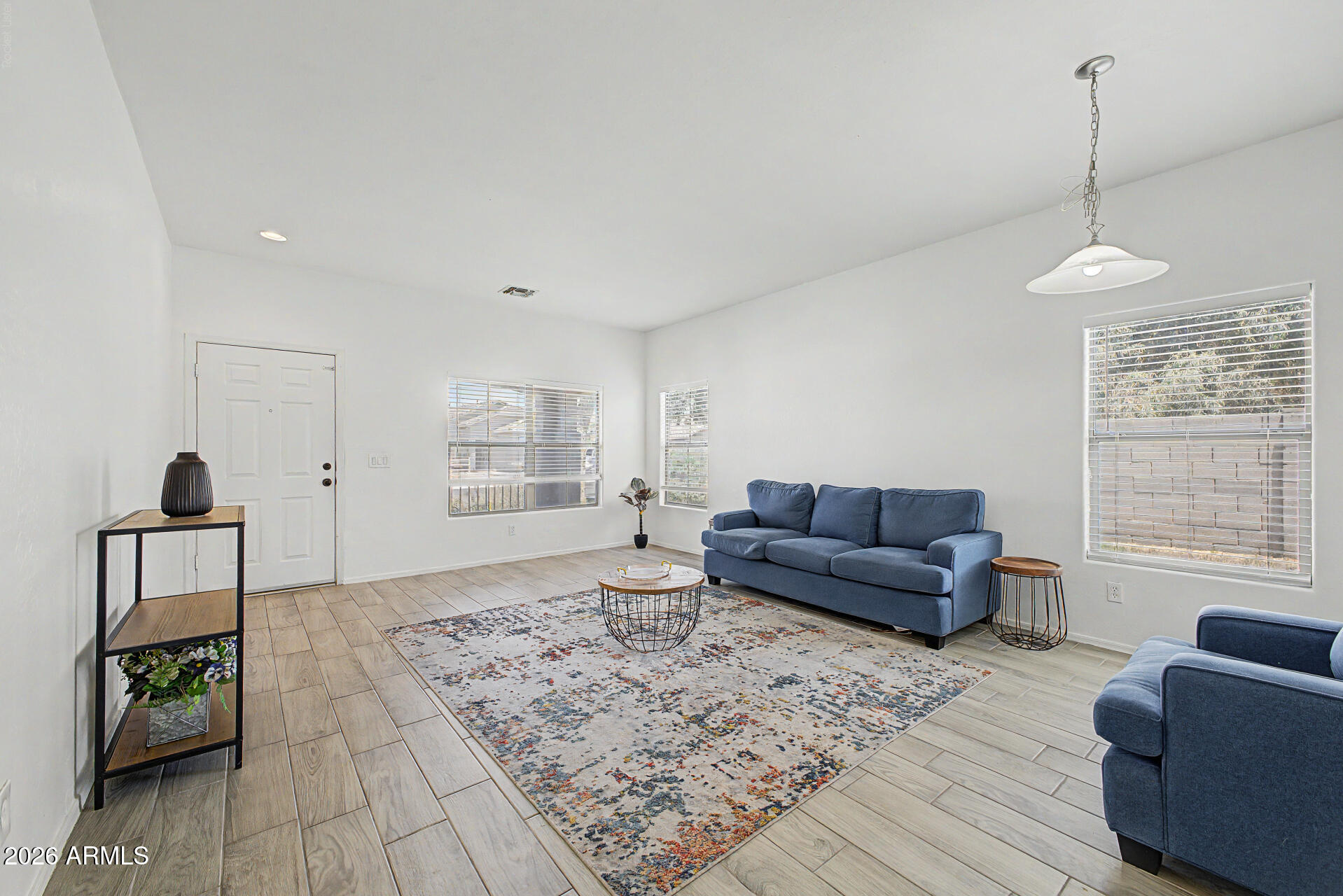 1253 E HEATHER Drive