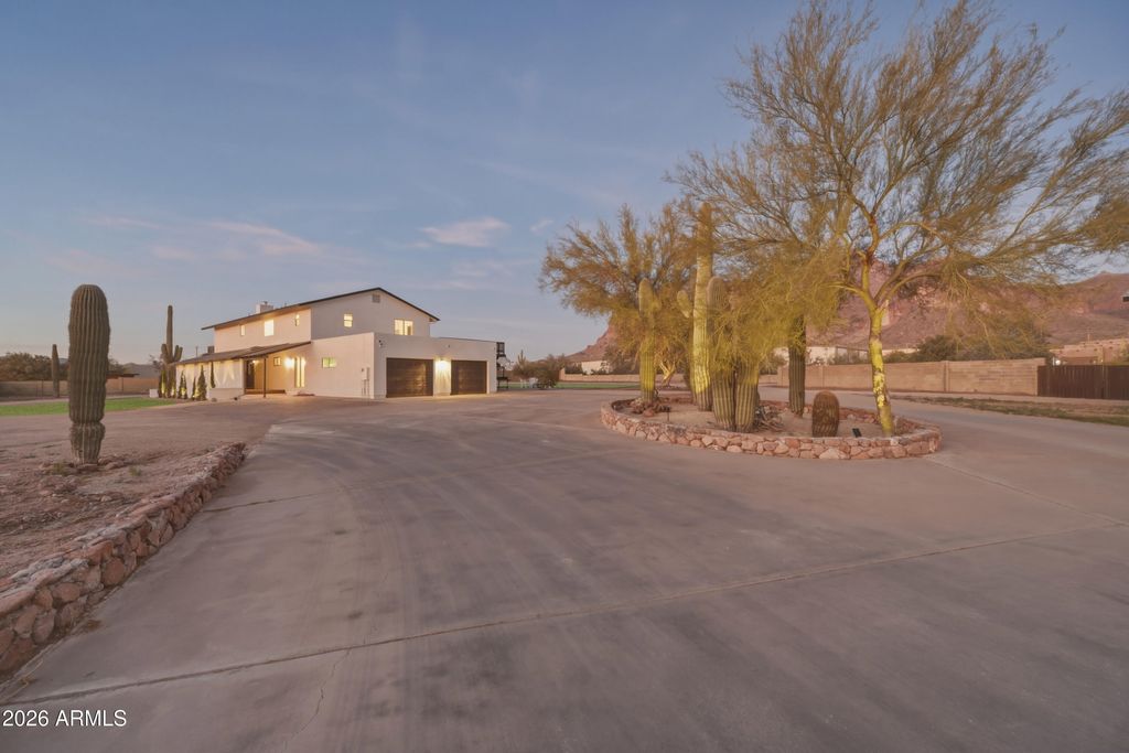 Photo of 661 N Al Sieber Road, Apache Junction, AZ 85119 (MLS # 6993931)