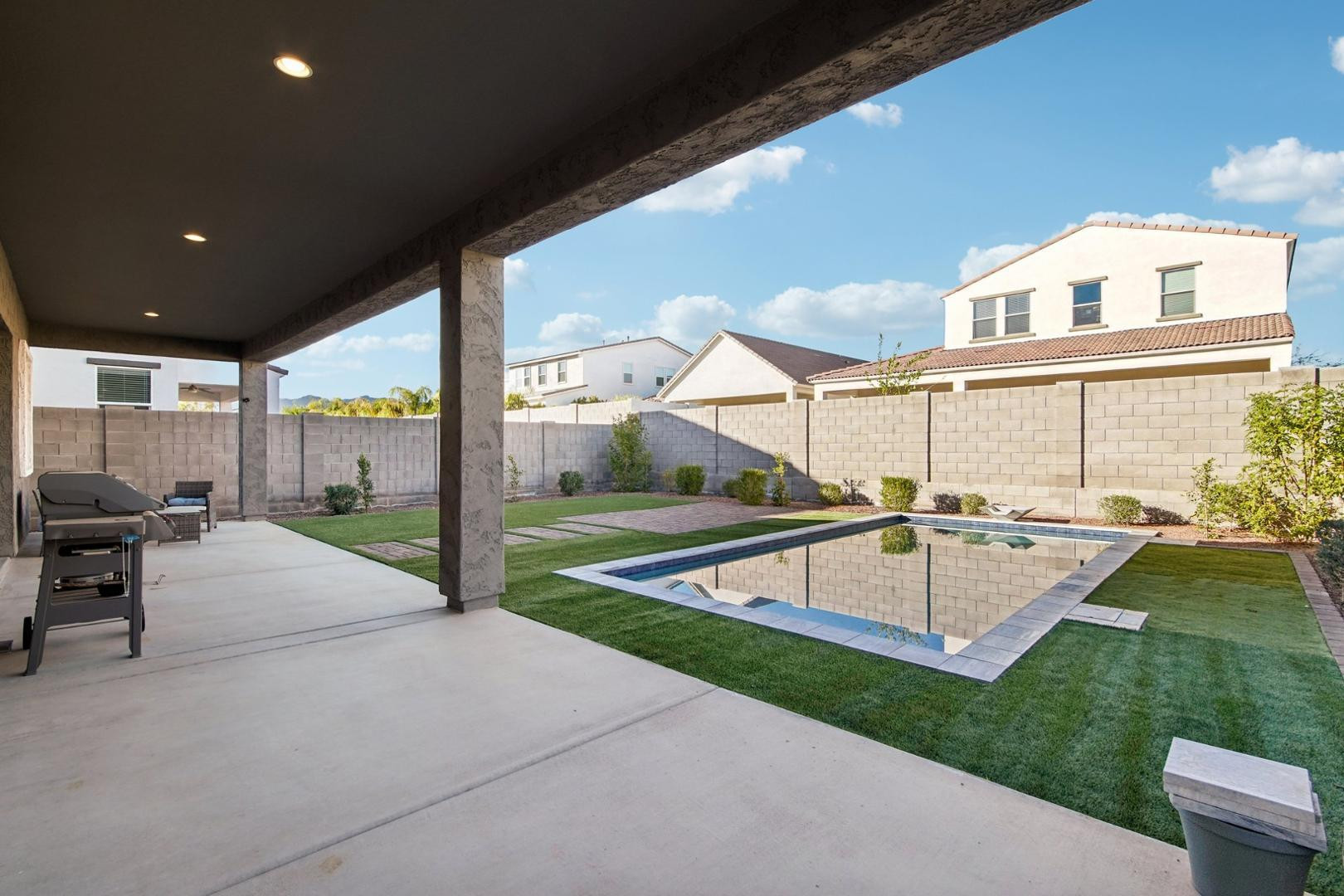 19770 W Montecito Avenue