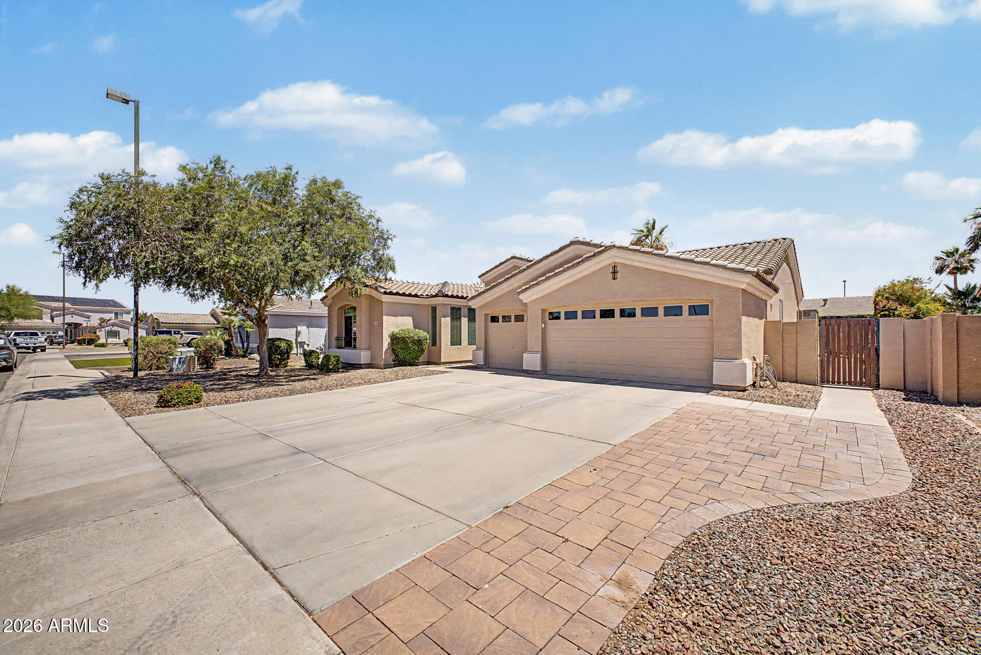 3293 E RED OAK Lane