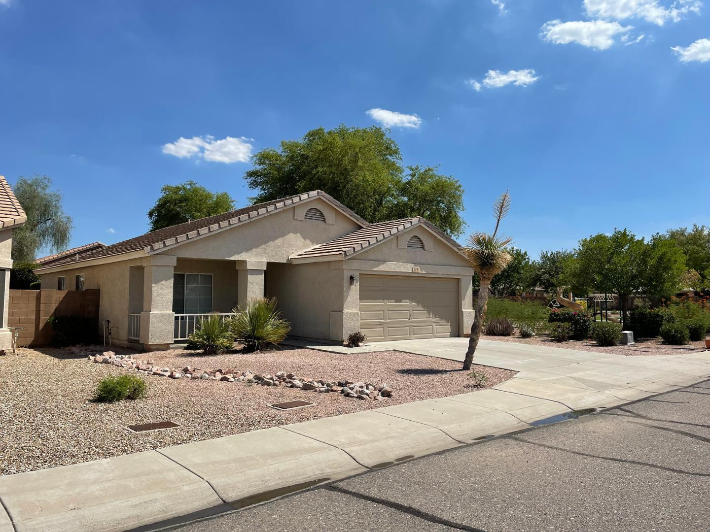 6831 S 33RD Drive