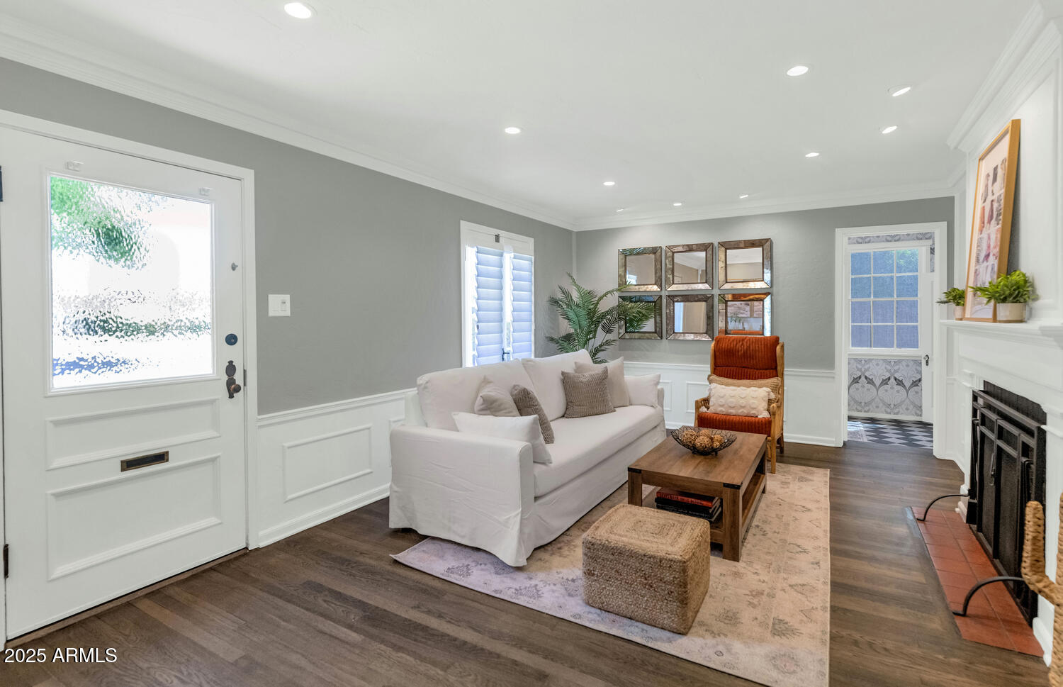 329 W ENCANTO Boulevard