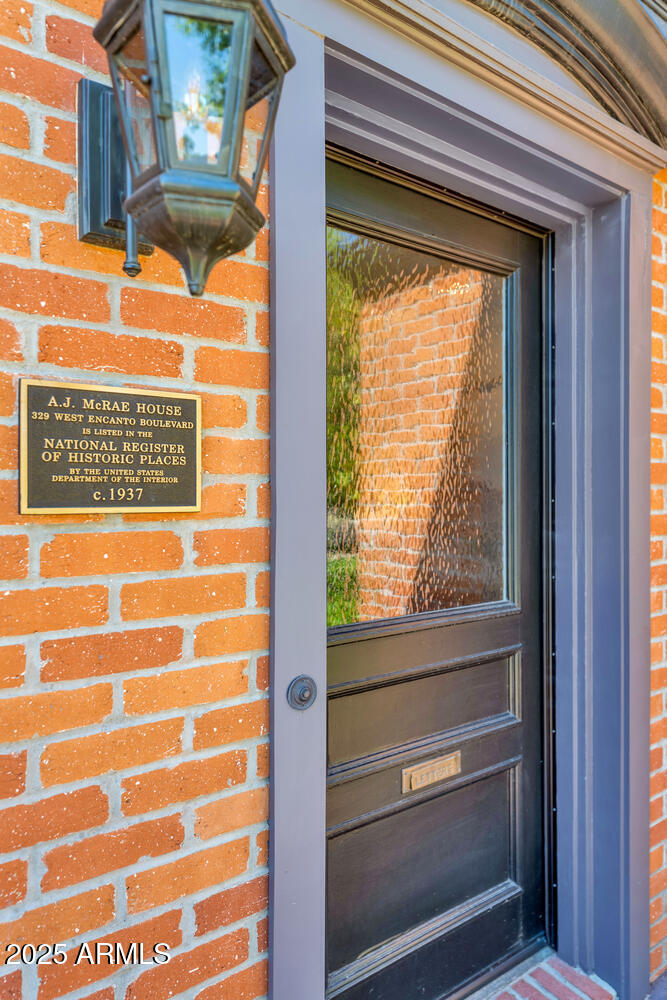 329 W ENCANTO Boulevard