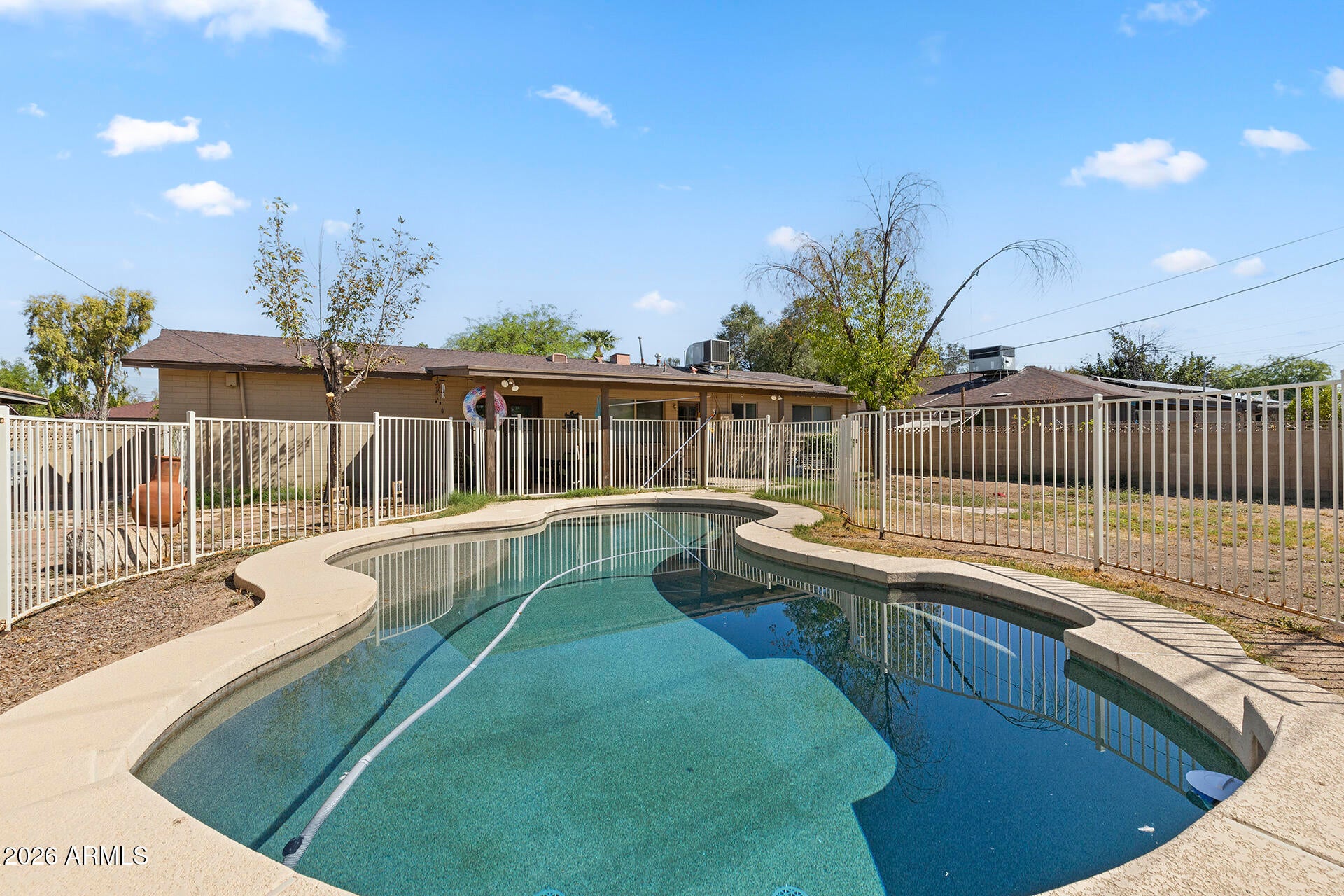 2321 W ROSE Lane