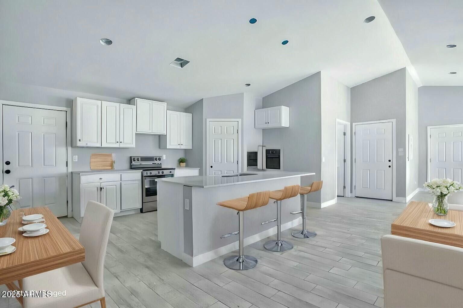 2825 E PUEBLO Avenue