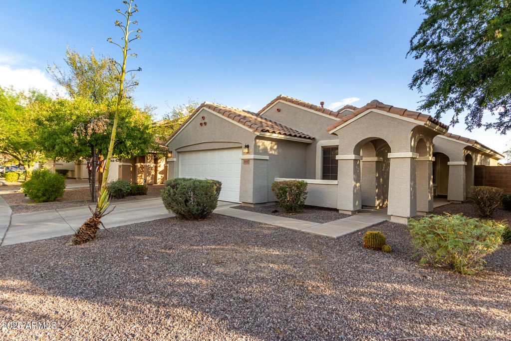 Photo of 2937 E Aris Drive, Gilbert, AZ 85298 (MLS # 6909396)