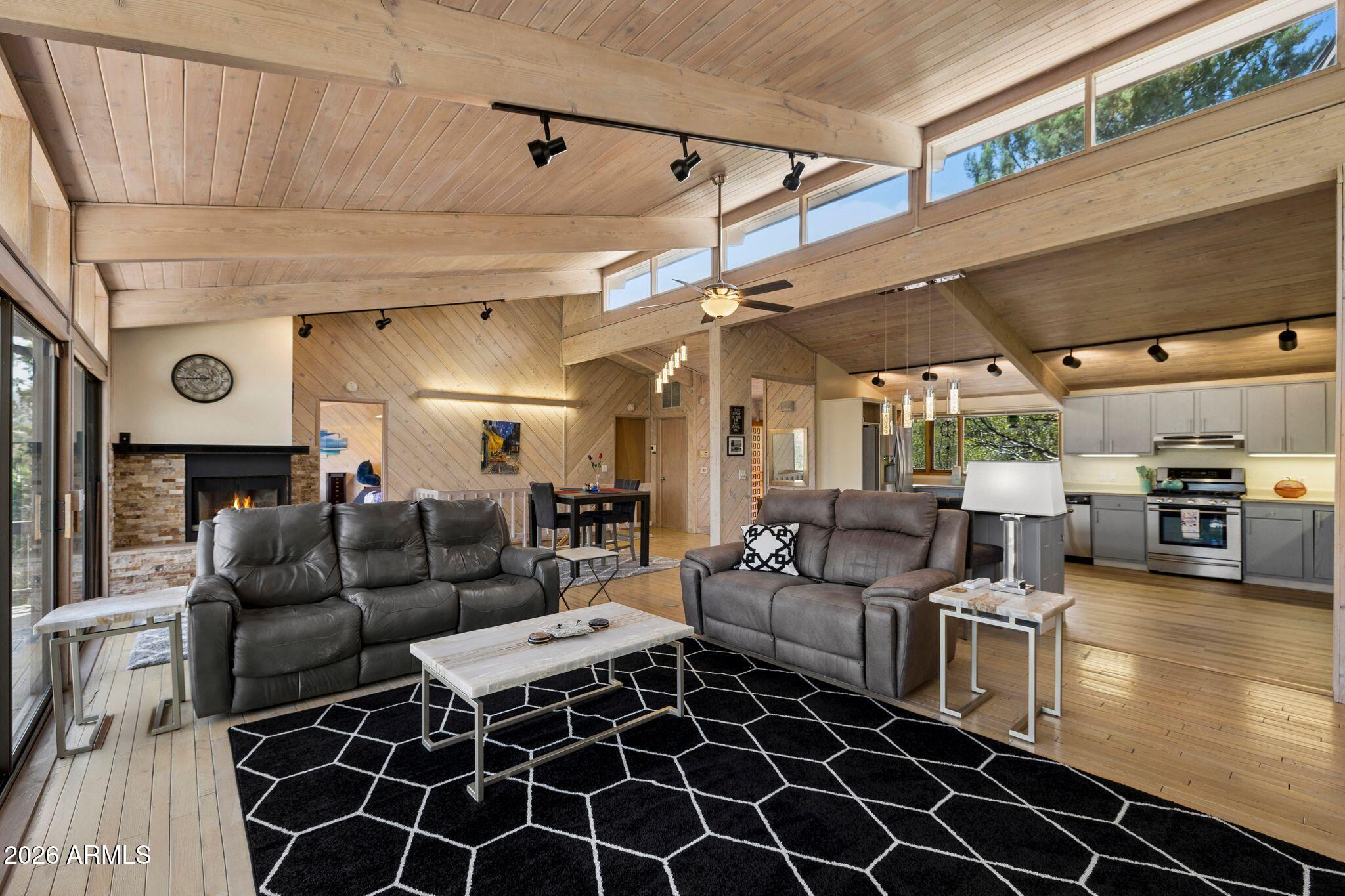 ROLLING HILLS ESTATES 3 - Residential