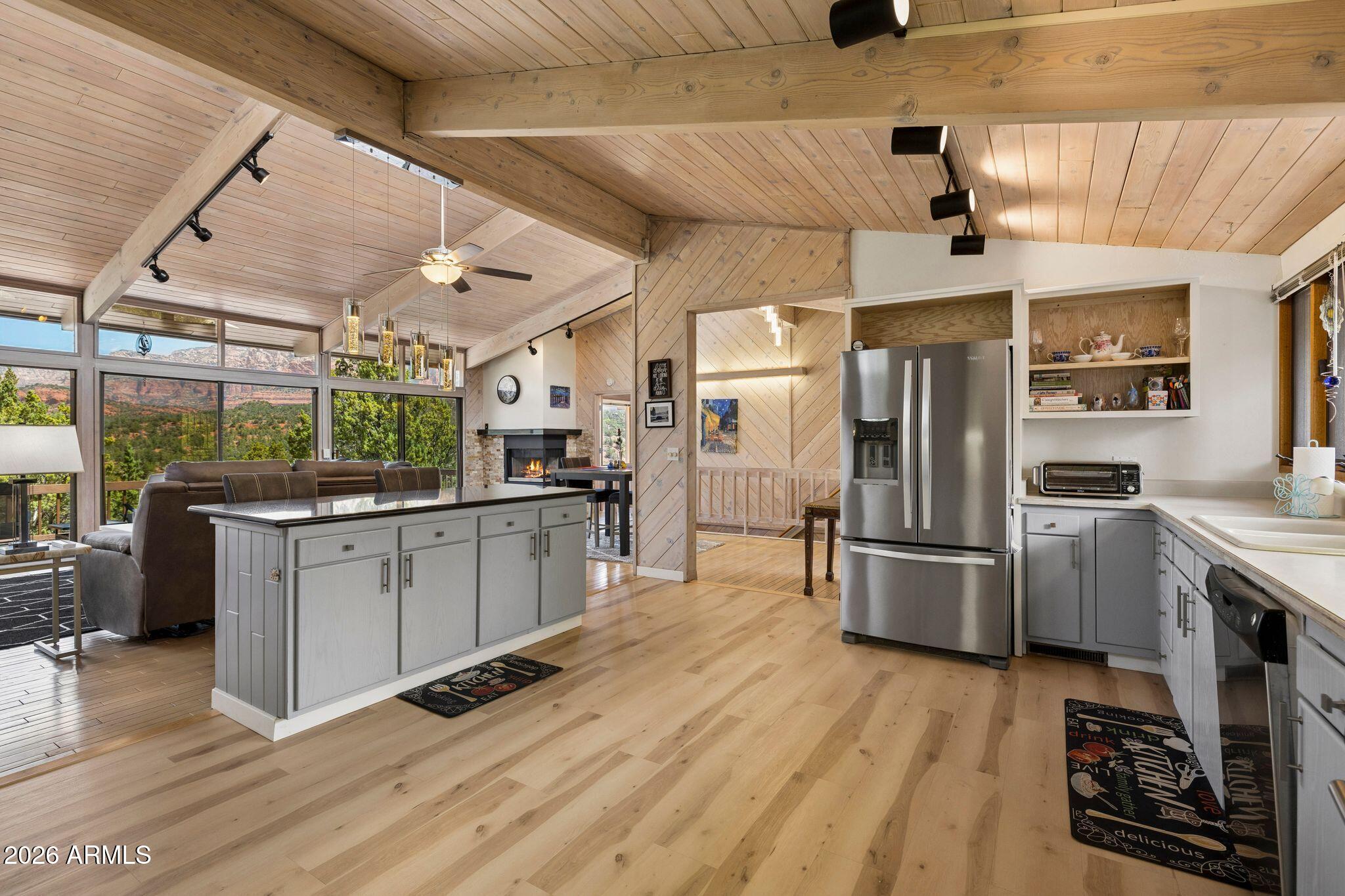 ROLLING HILLS ESTATES 3 - Residential
