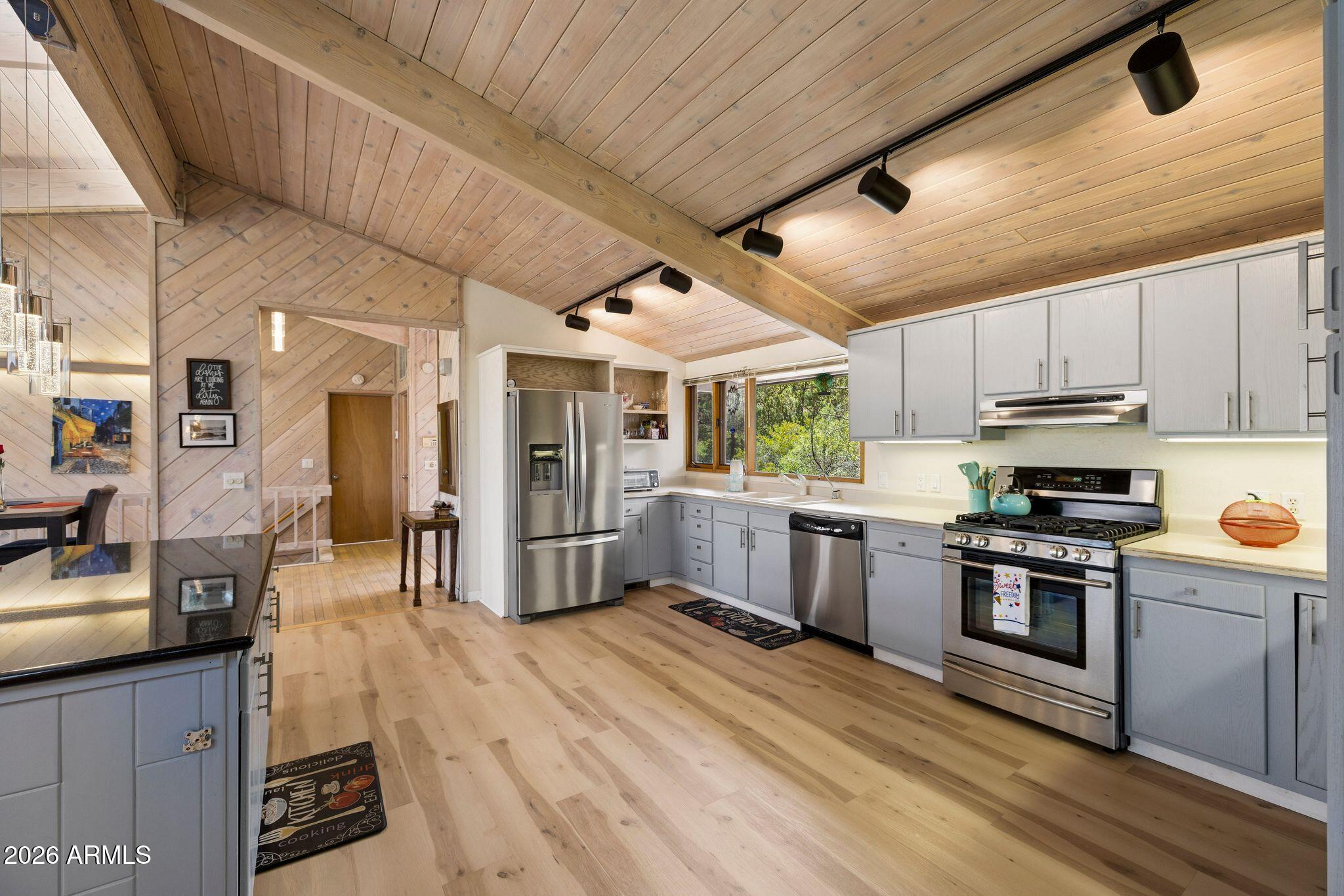ROLLING HILLS ESTATES 3 - Residential