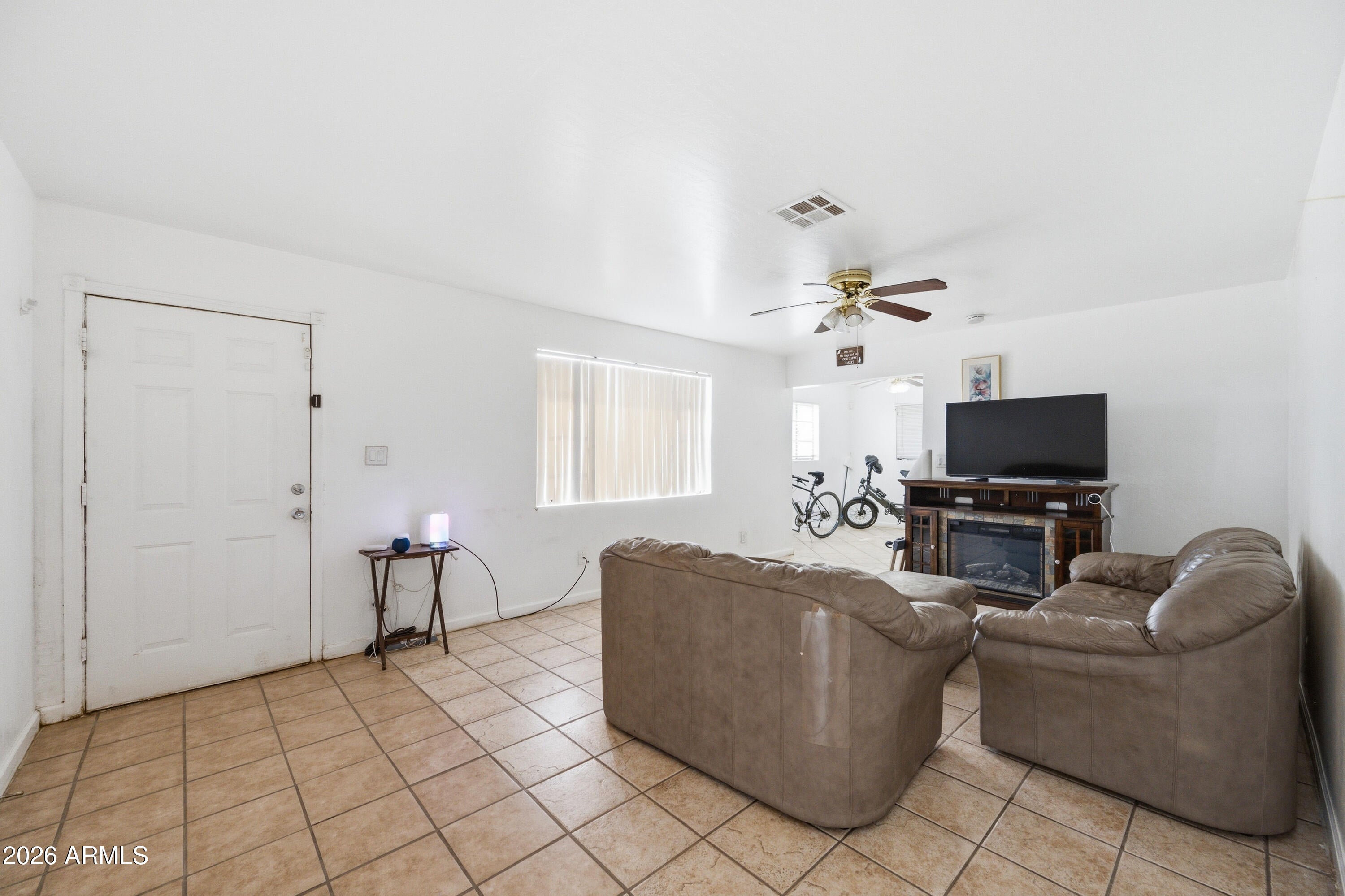 2706 W LAWRENCE Lane