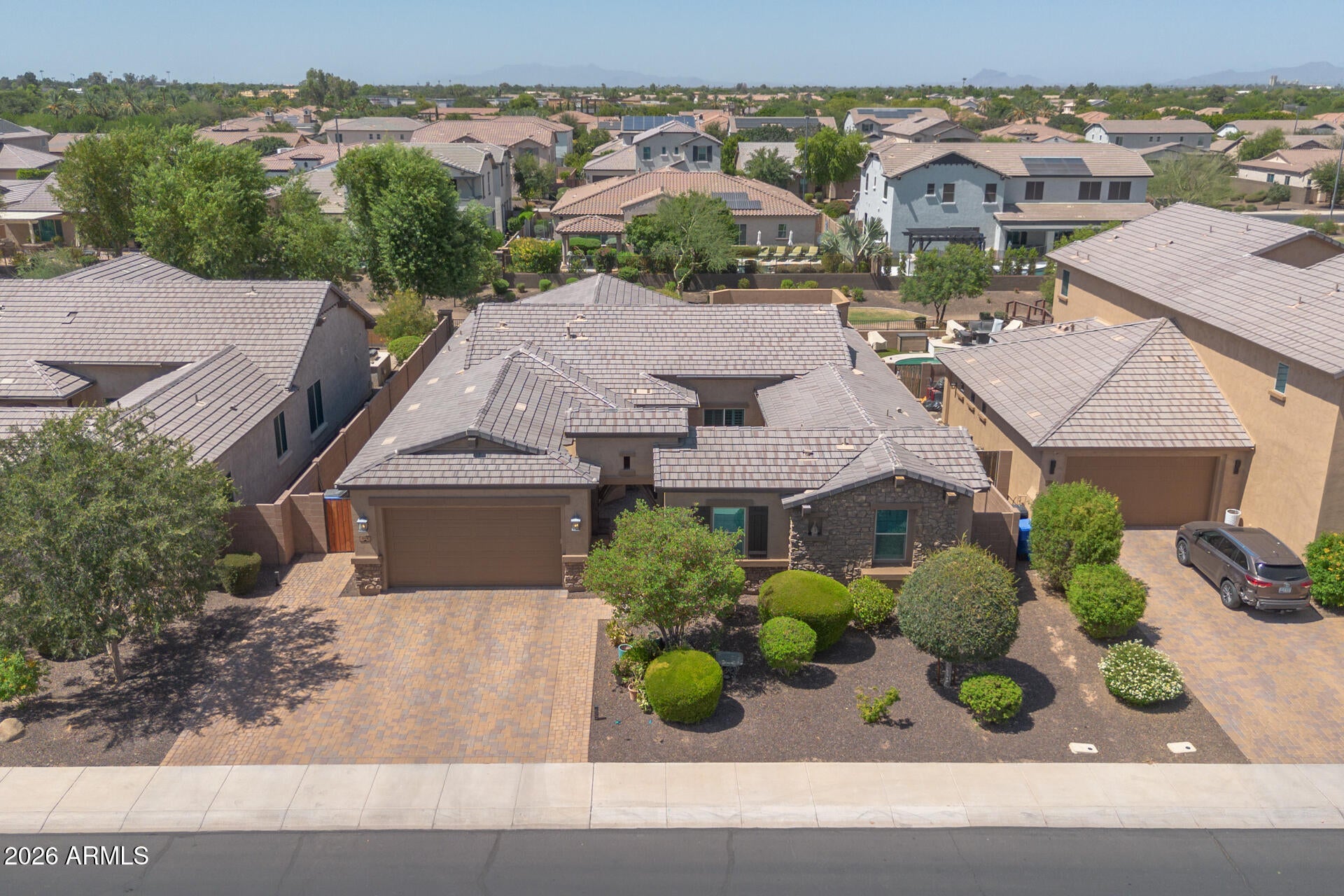 892 E HAMPTON Lane