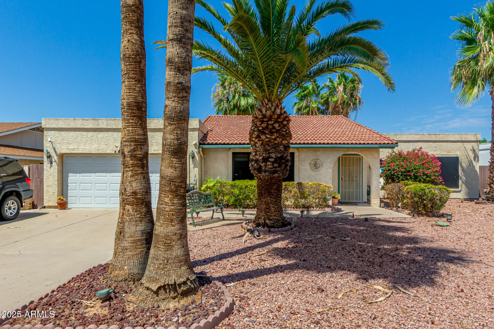 5240 E DOLPHIN Avenue