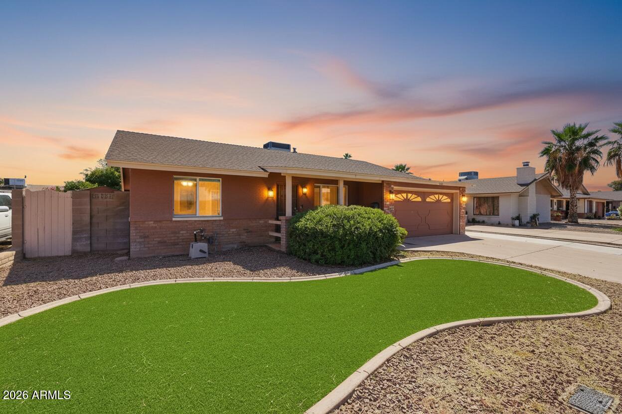 2407 E HERMOSA Drive