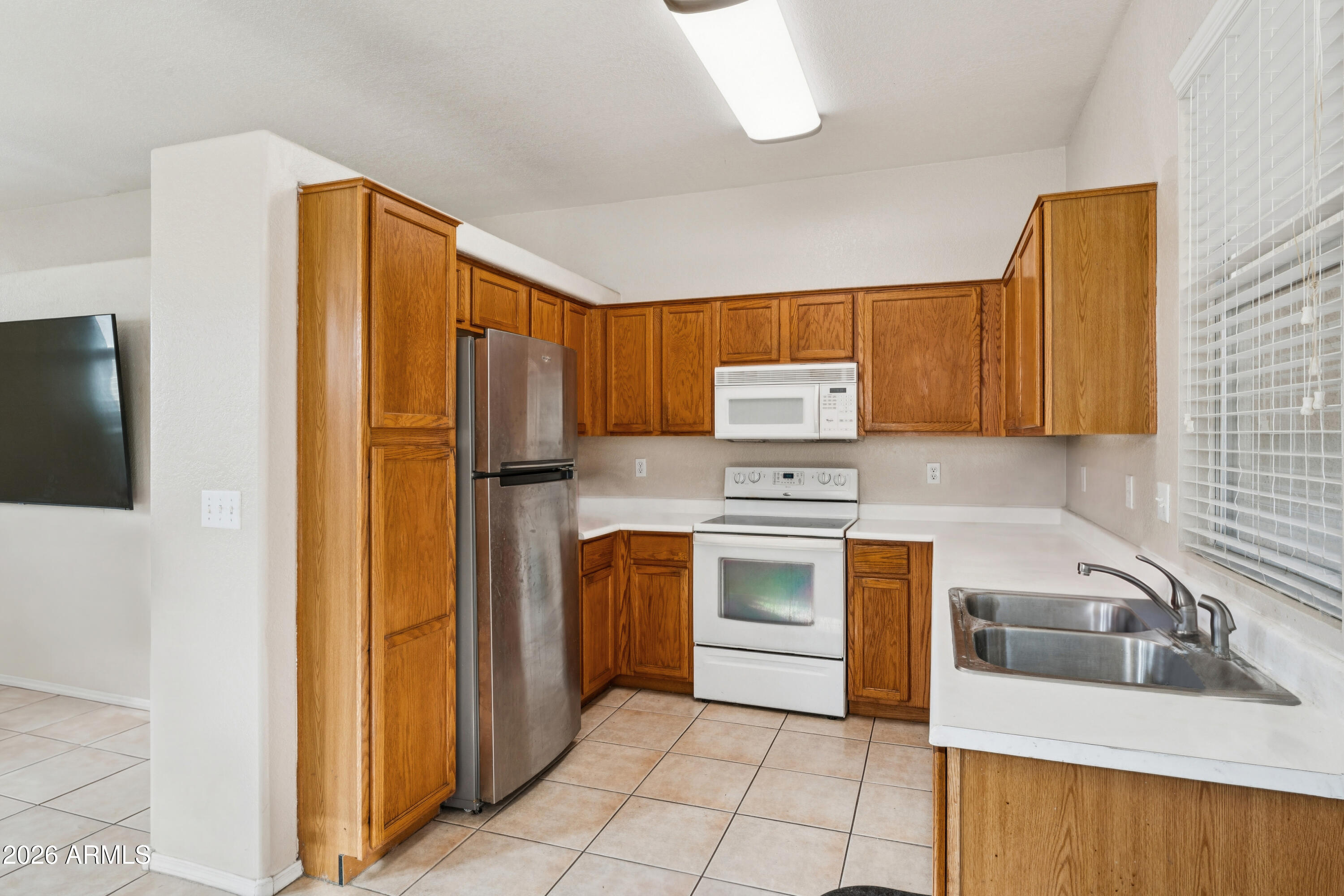 6708 E NORTHRIDGE Street