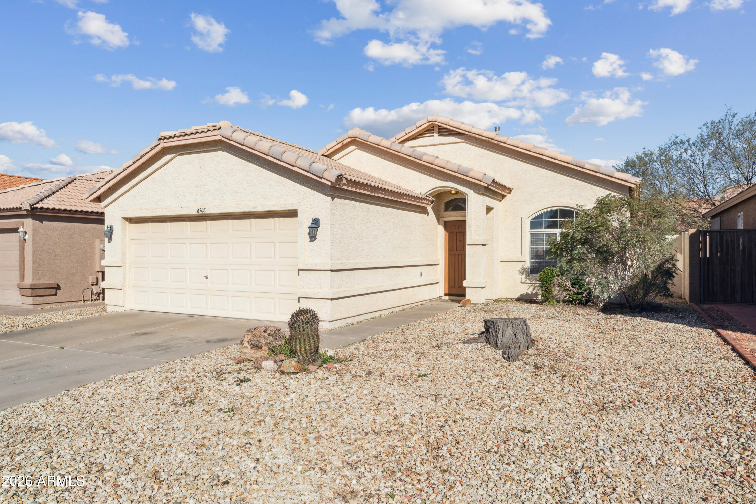 6708 E NORTHRIDGE Street