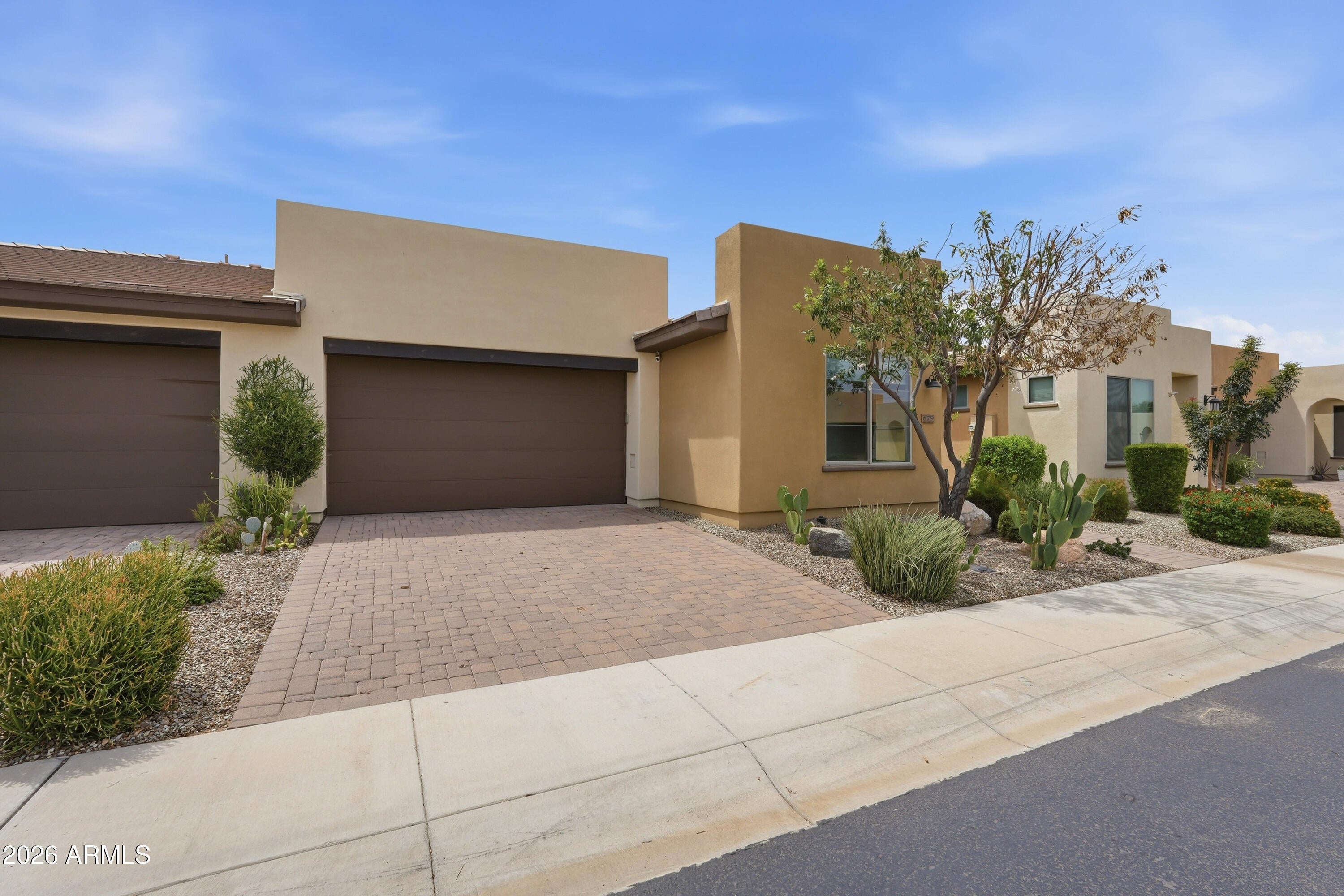679 E MYRTLE Pass