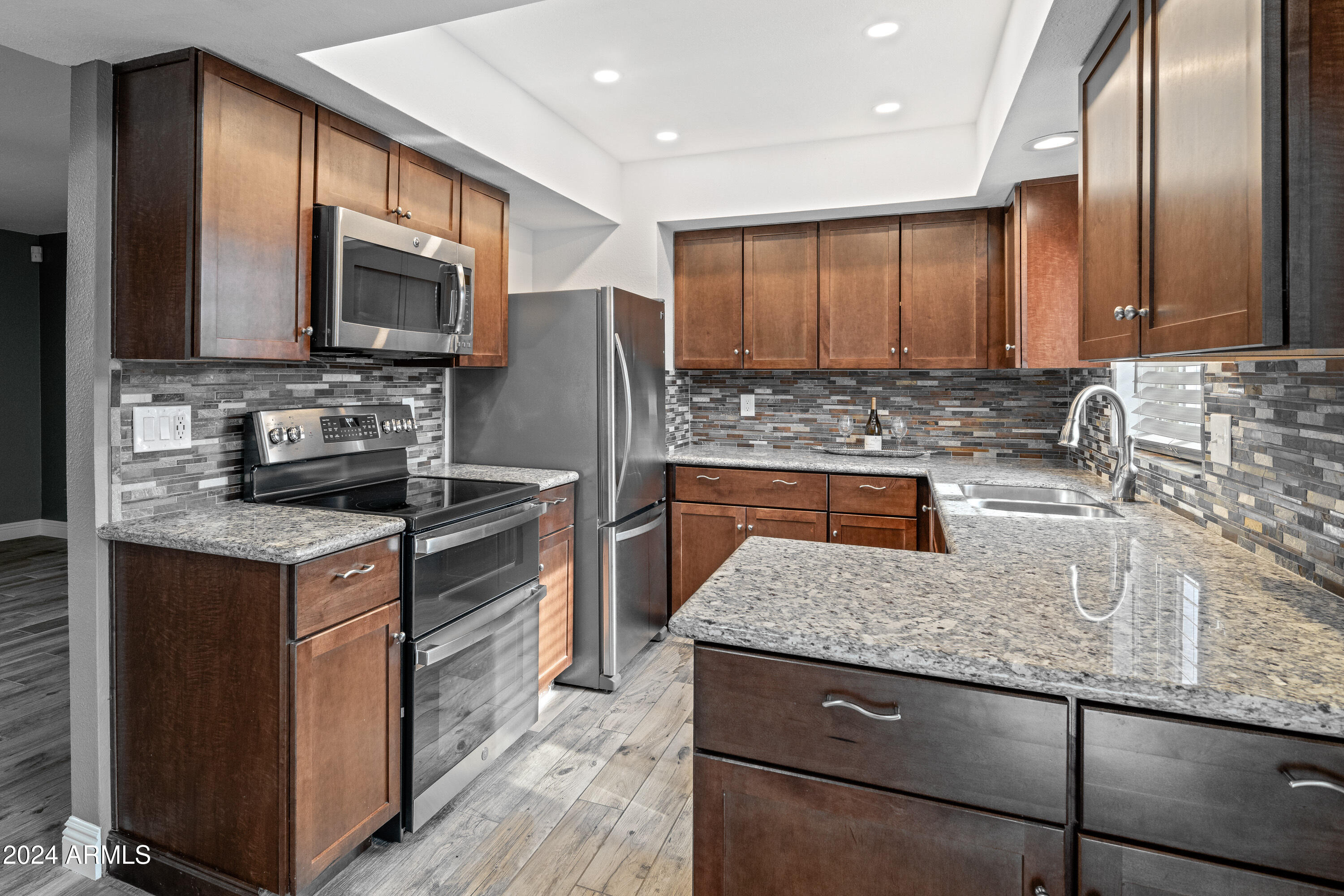 Phoenix, Arizona 85032, United States, 2 Bedrooms Bedrooms, ,2 BathroomsBathrooms,Residential,Pending,23783