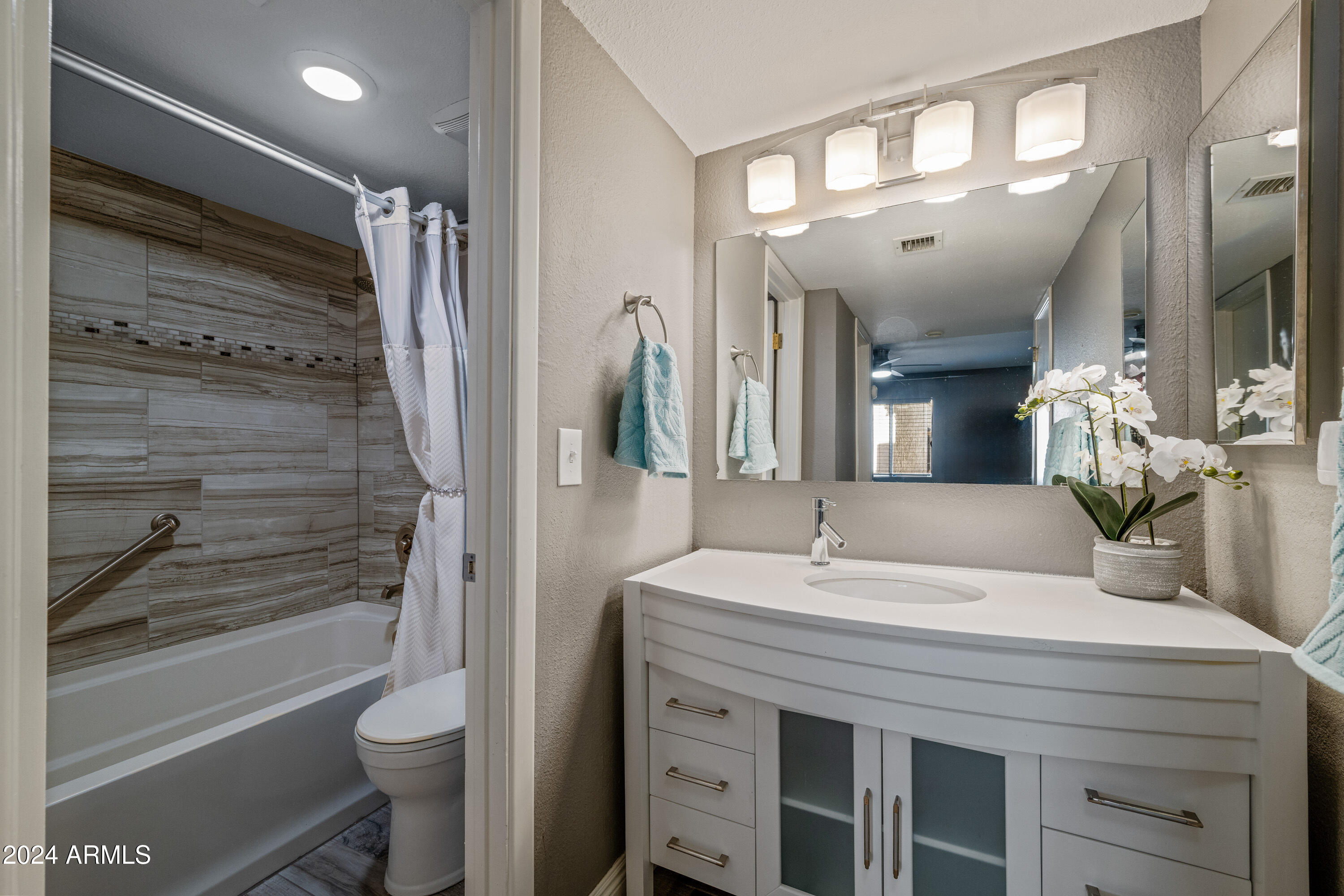 Phoenix, Arizona 85032, United States, 2 Bedrooms Bedrooms, ,2 BathroomsBathrooms,Residential,Pending,23783