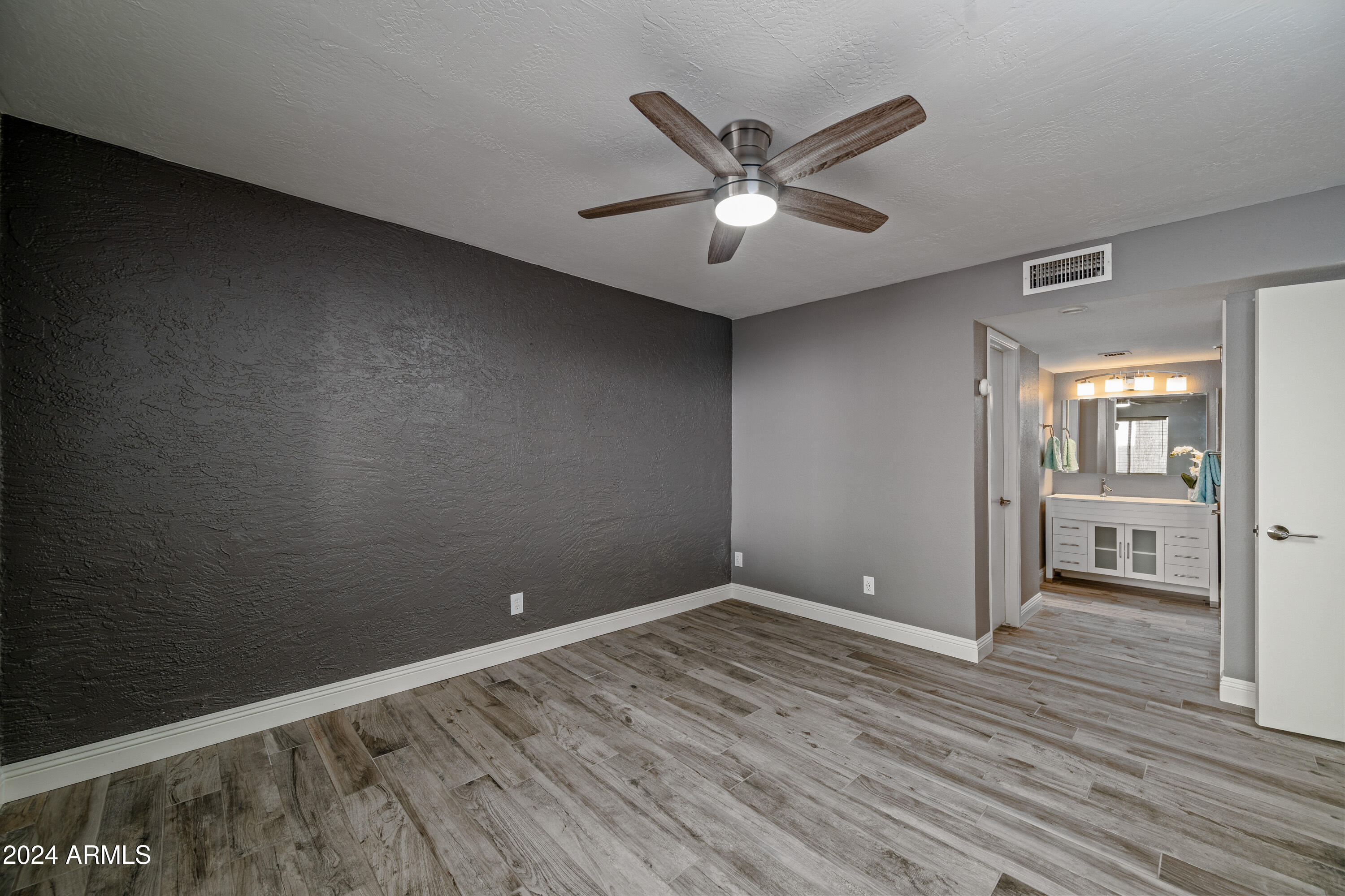 Phoenix, Arizona 85032, United States, 2 Bedrooms Bedrooms, ,2 BathroomsBathrooms,Residential,Pending,23783