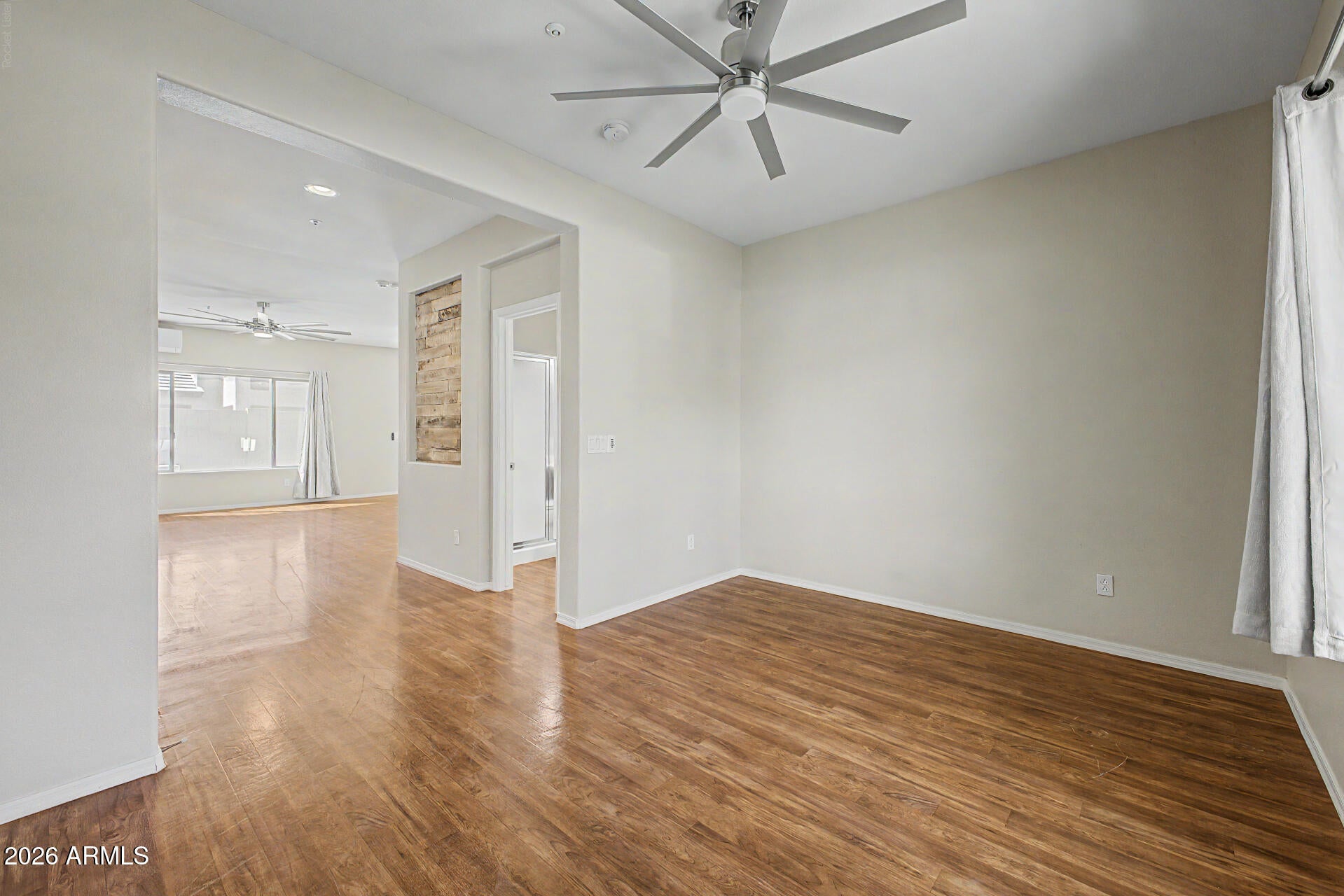1429 E ELGIN Street