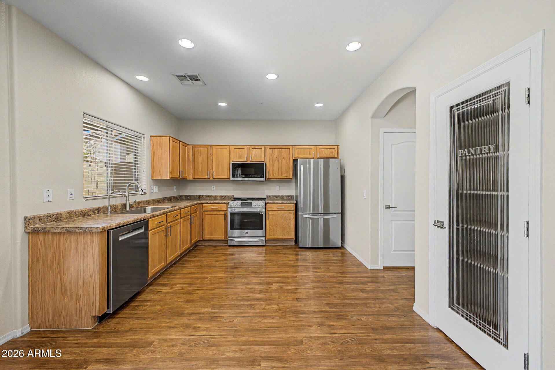 1429 E ELGIN Street