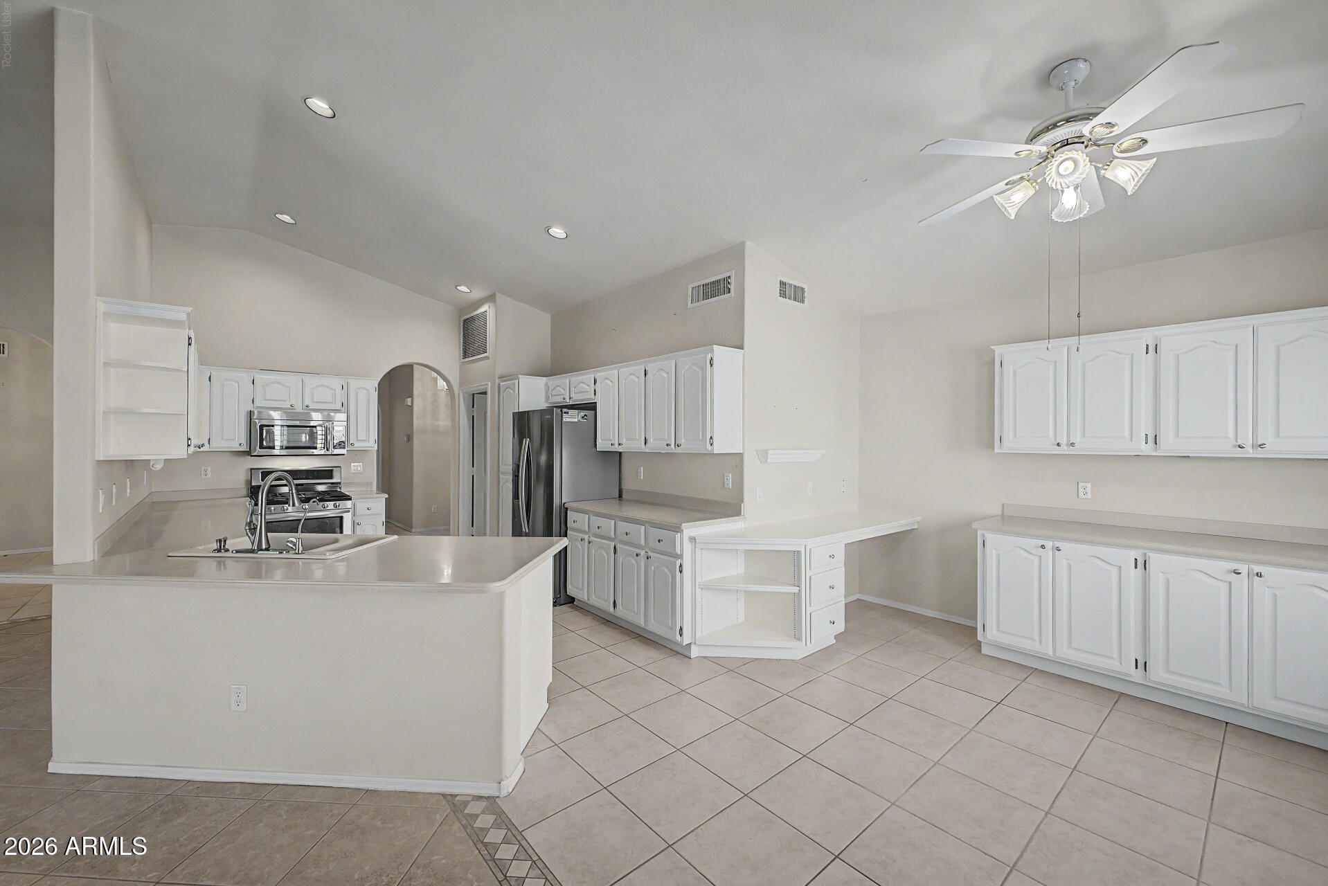 9011 E DIAMOND Drive