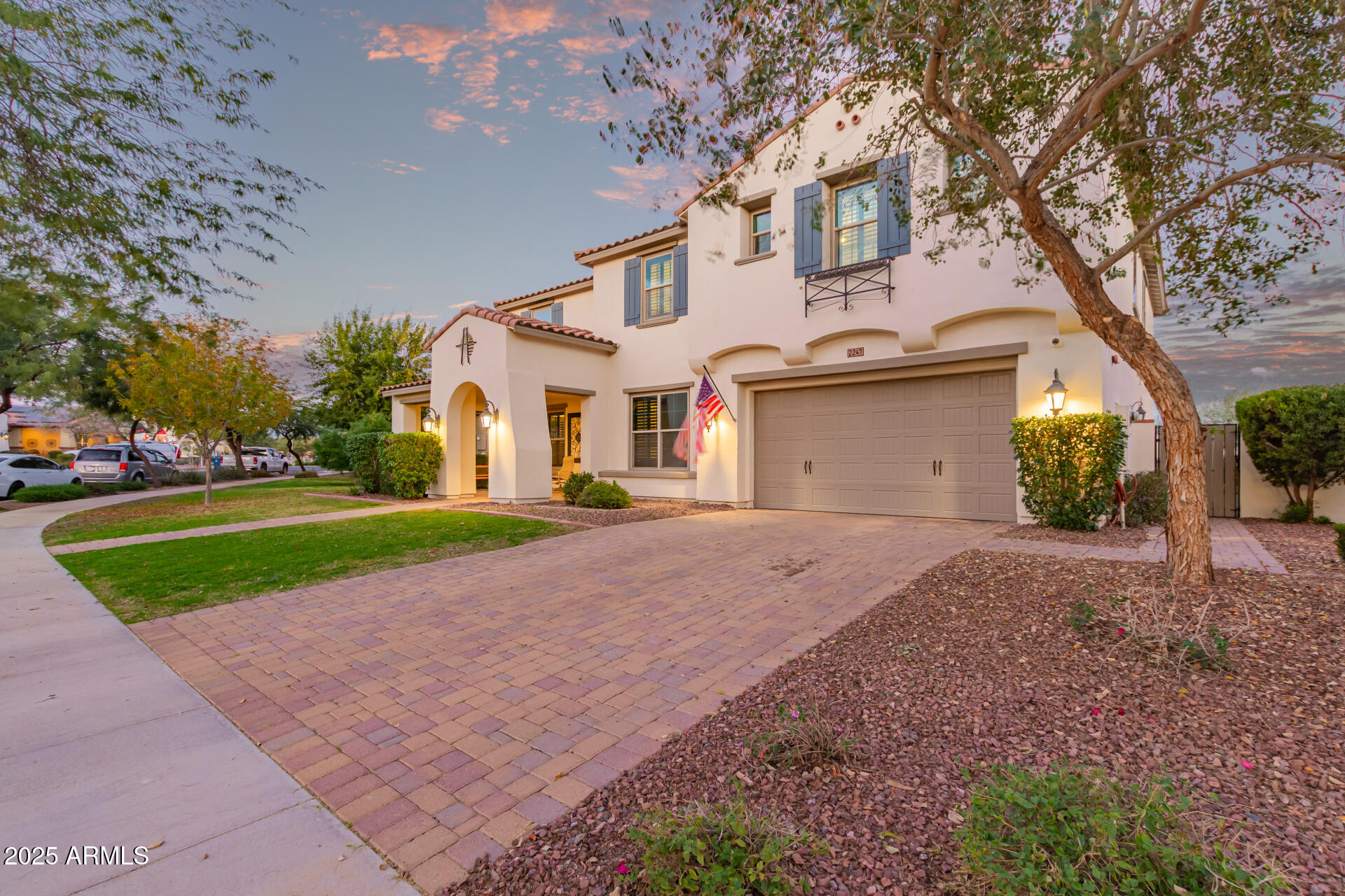 2247 N BEVERLY Place