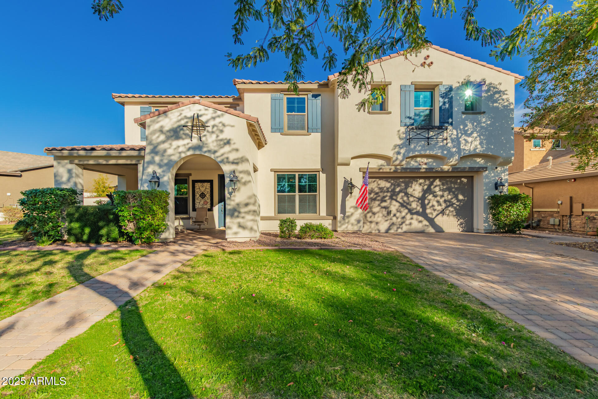 2247 N BEVERLY Place