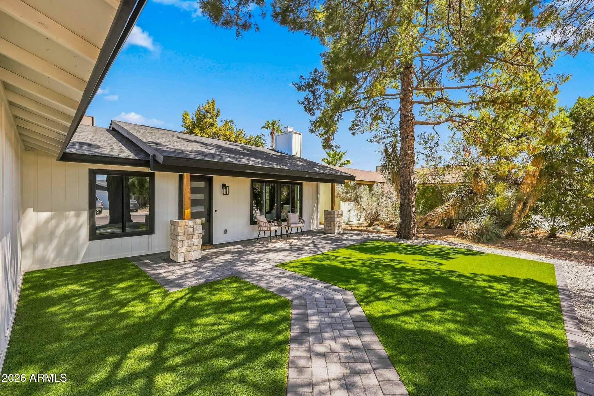 6814 E BEVERLY Lane