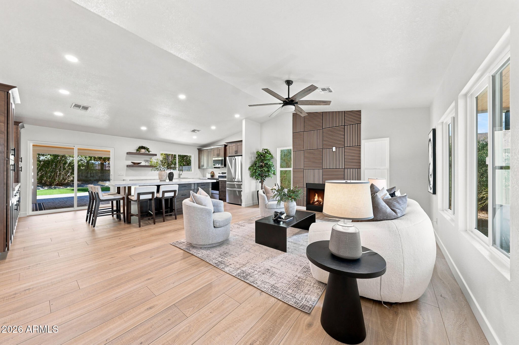 6814 E BEVERLY Lane