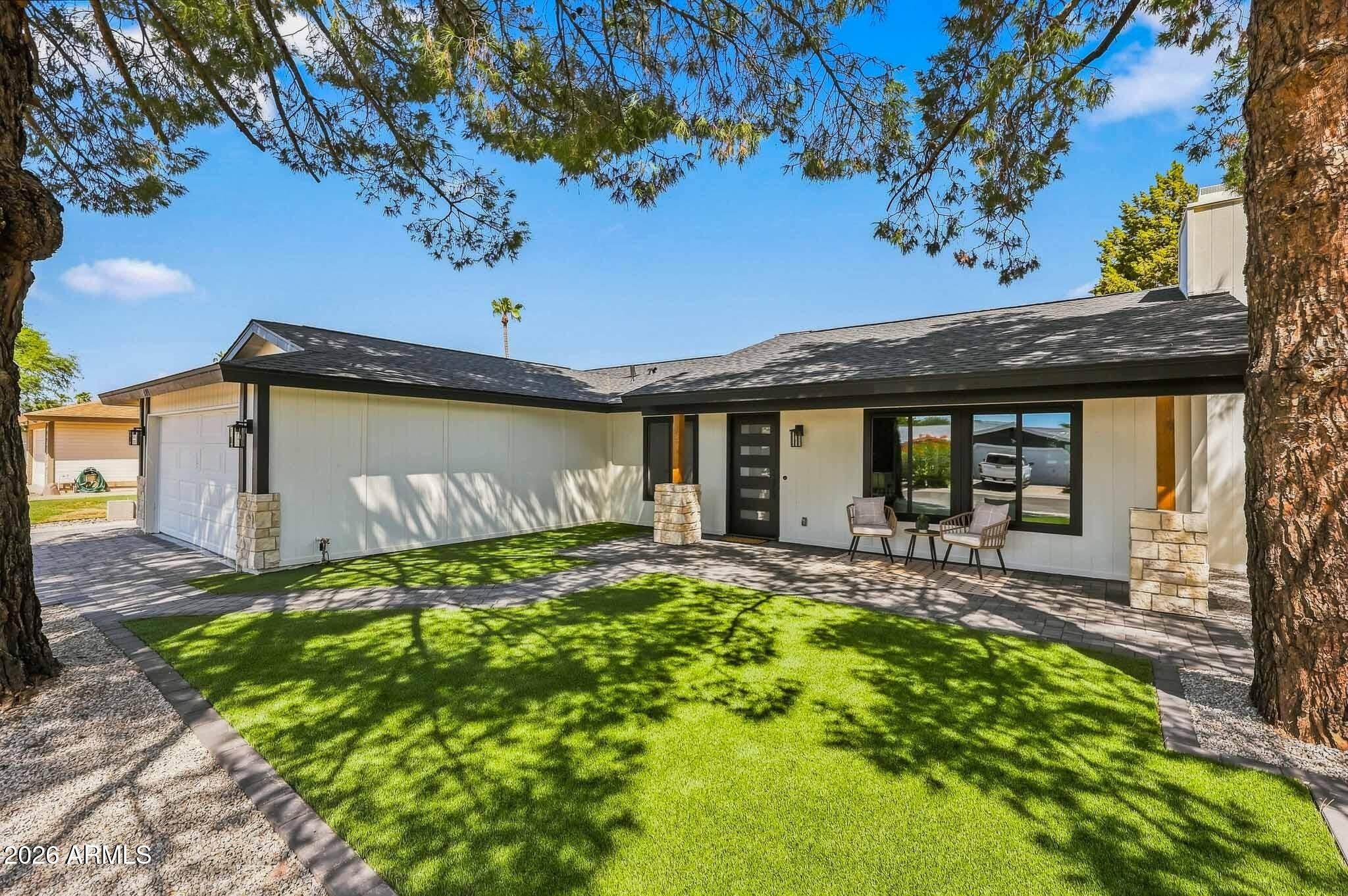 6814 E BEVERLY Lane