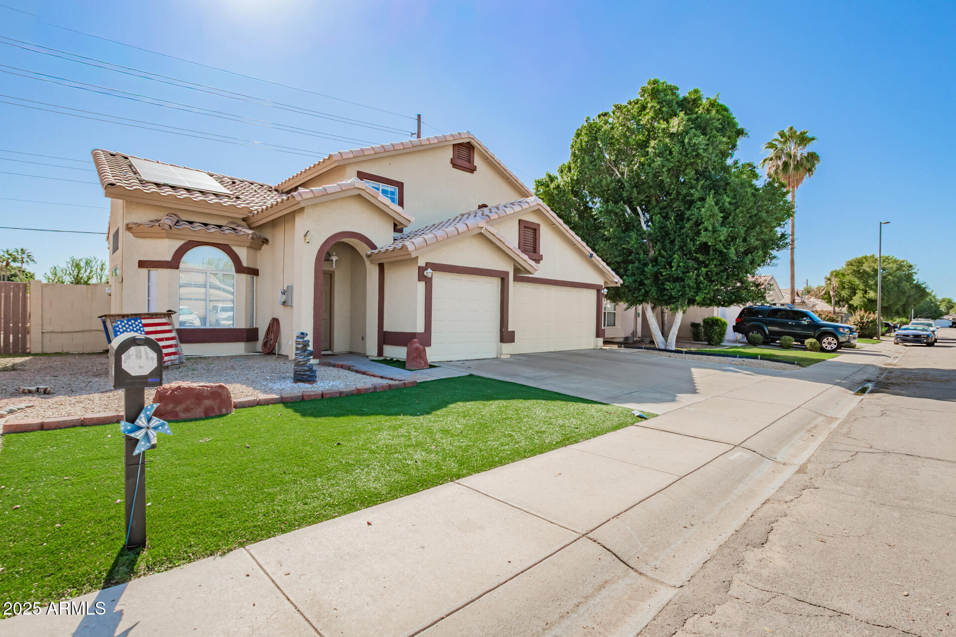 1921 E MARQUETTE Drive