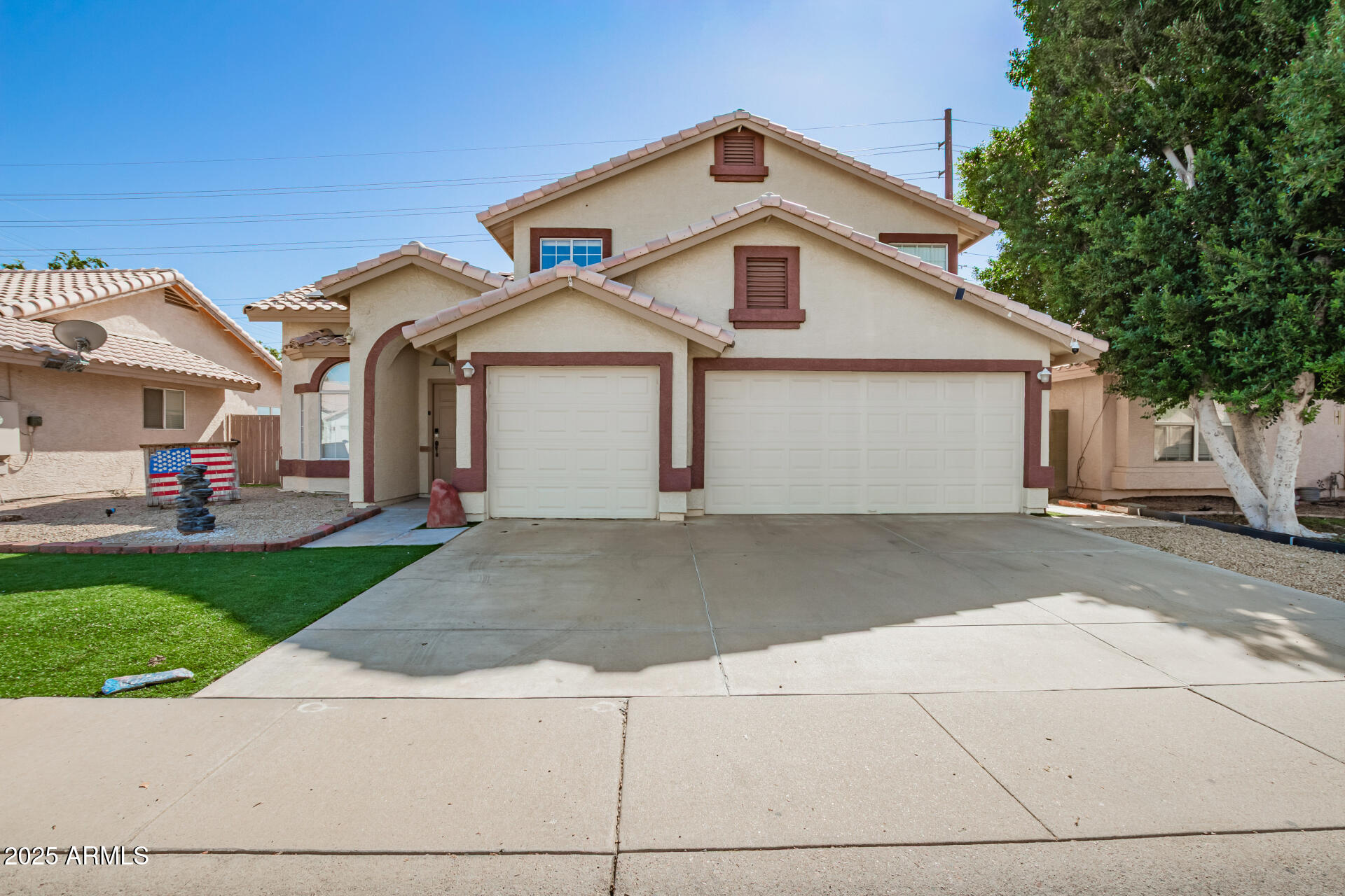 1921 E MARQUETTE Drive